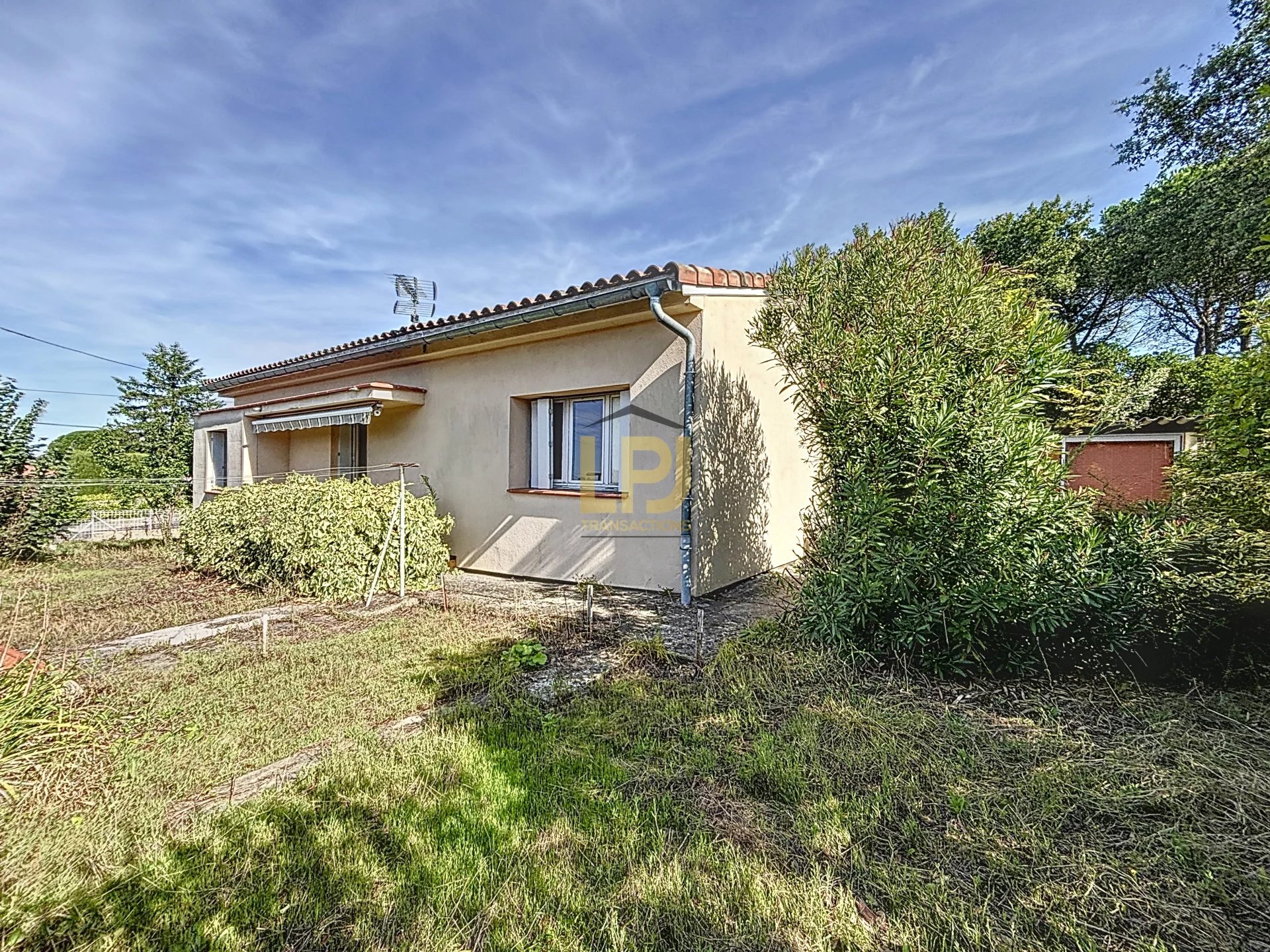 RARE - MAISON T3 de plain-pied de 77 m² + 2 garages, sur une parcelle de 600 m²