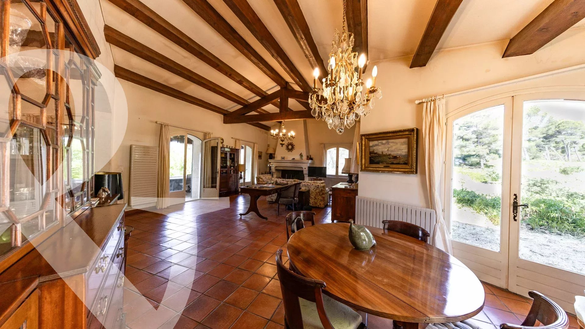 MAISON EN POSITION DOMINANTE