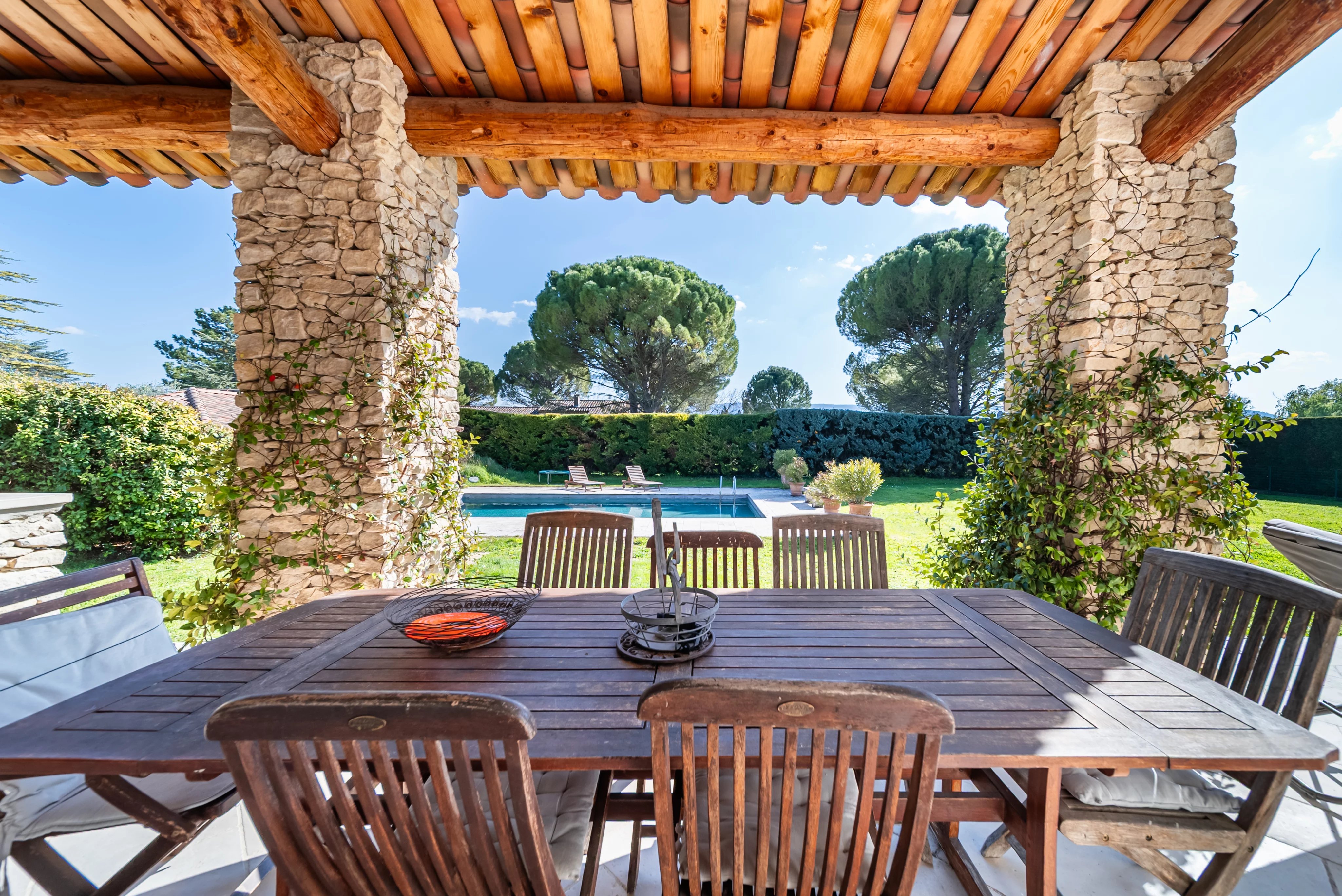 Propriété en pierre dans le Luberon