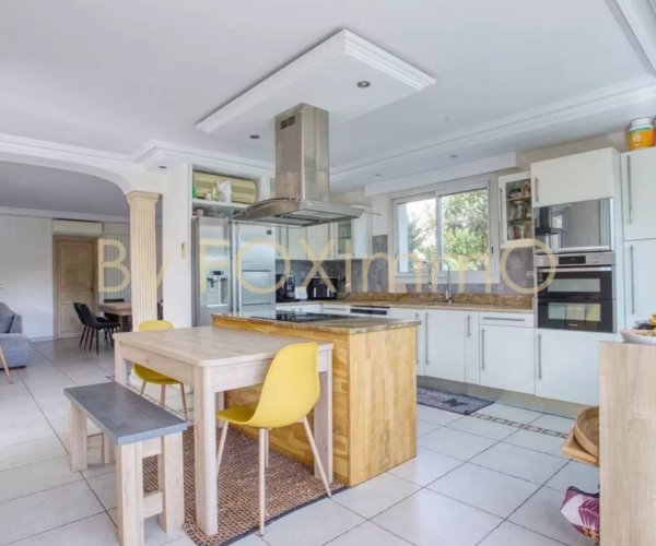 Antibes Villa for sale with Pool and Guest House — photo 7
