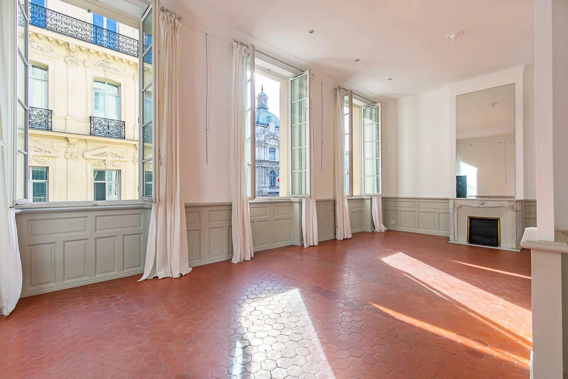 Marseille 6ème - Préfecture - Magnifique Haussmanien 140m² - Possibilité profession libérale - 4/5 Pièces avec balcon