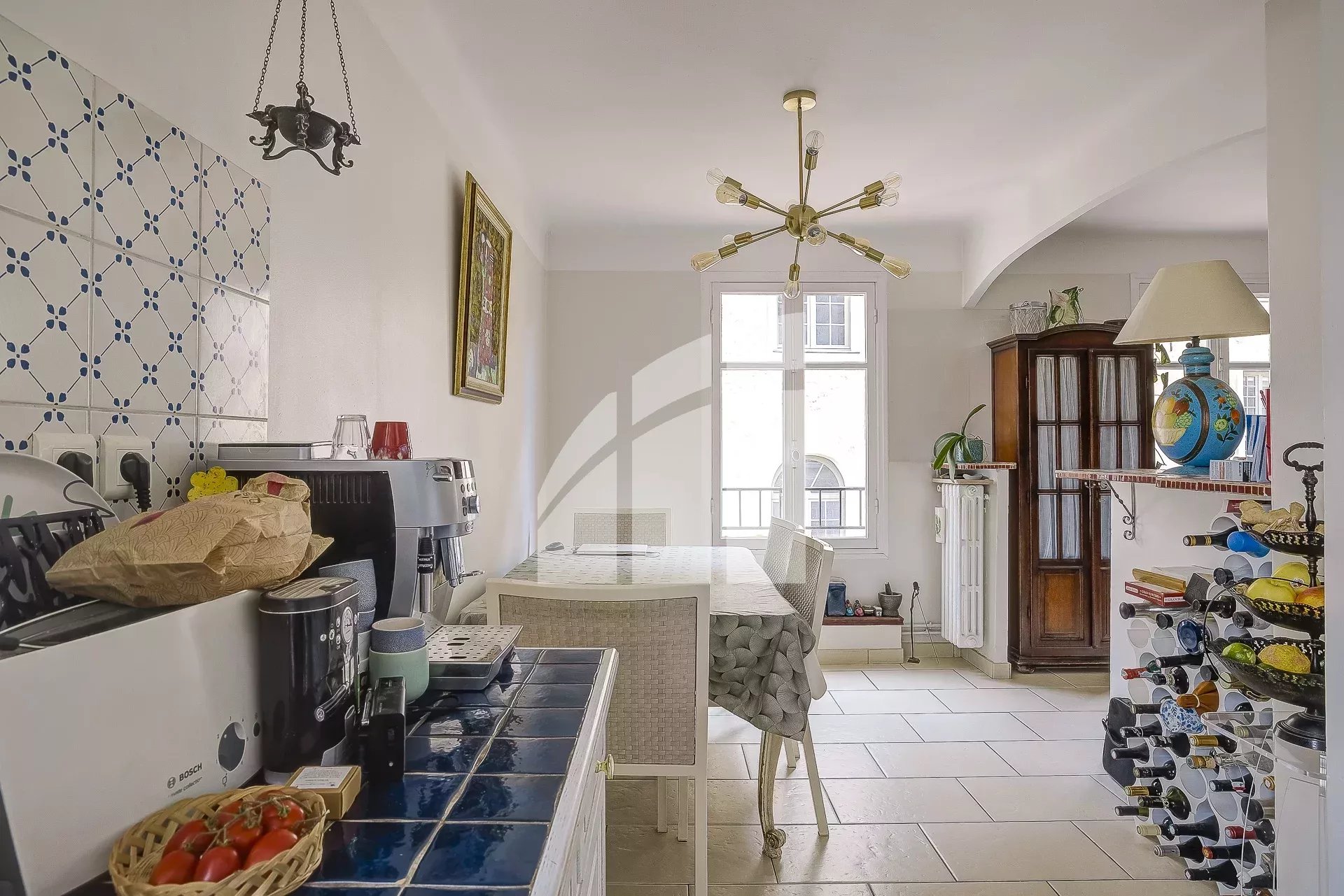 4-room apartment on the top floor in the heart of Old Nice.