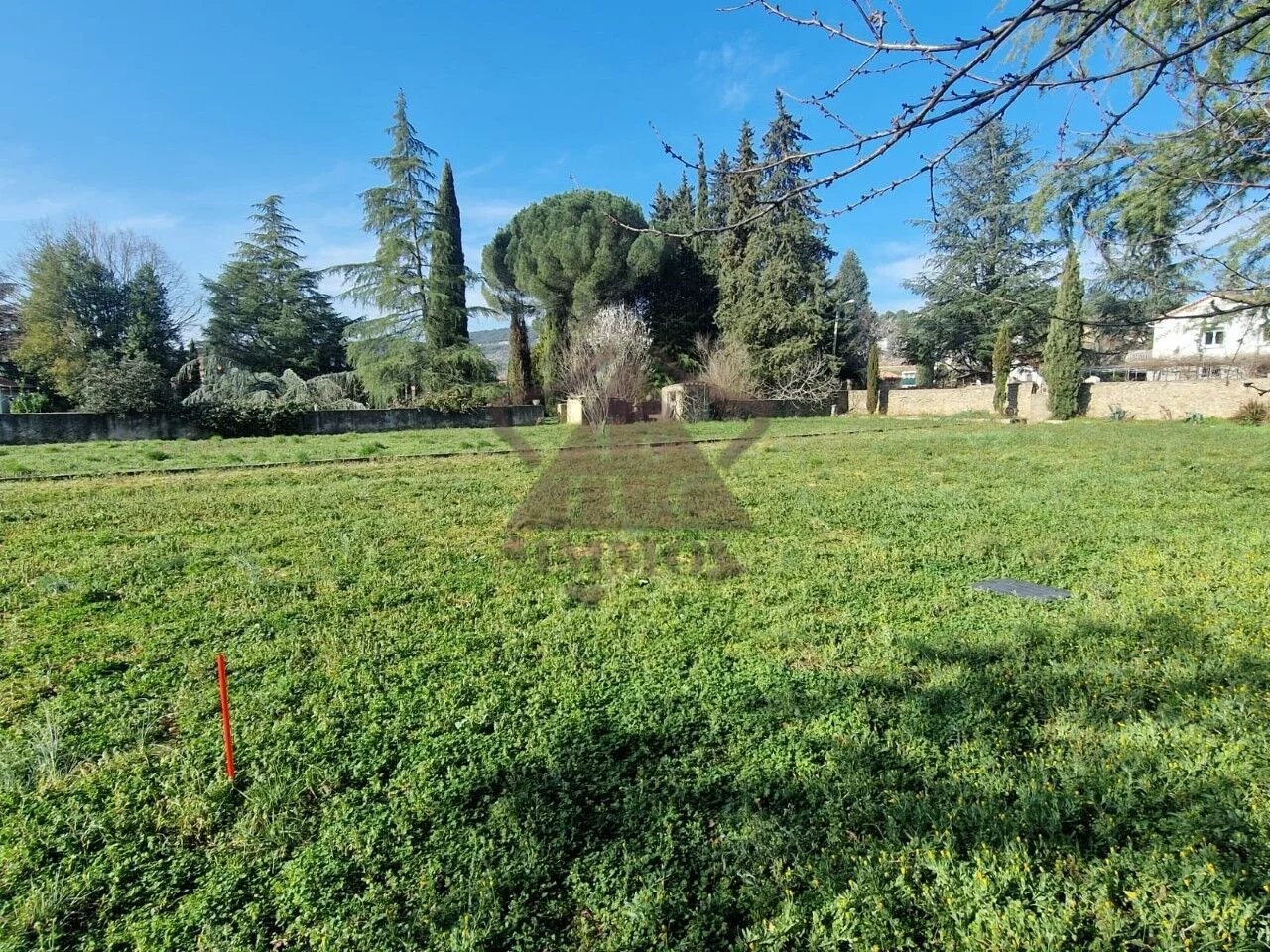 TERRAIN PLAT CONSTRUCTIBLE DE 900 m²