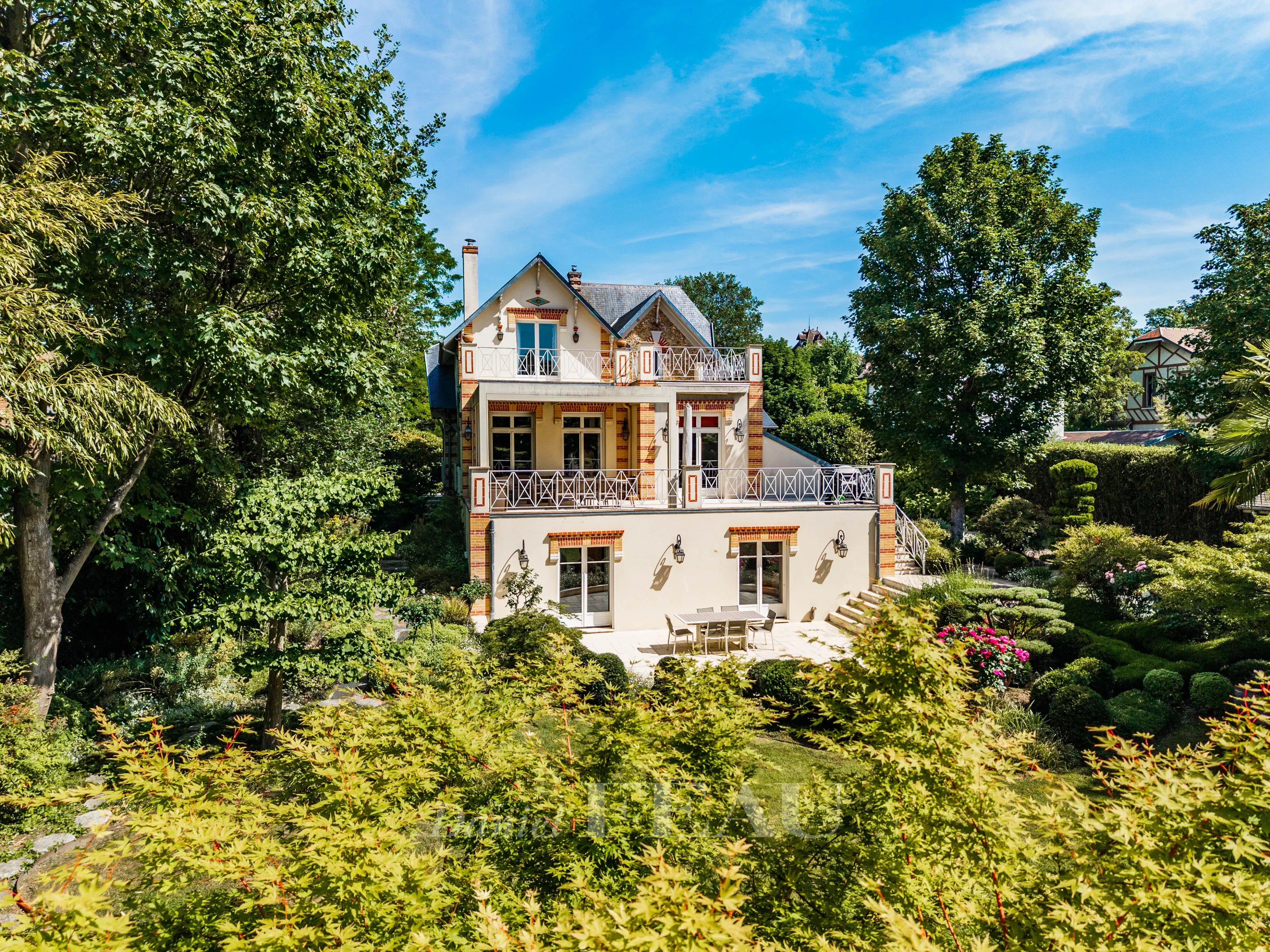 Élégante meulière de 400 m² – Parc paysager de 2 565 m²