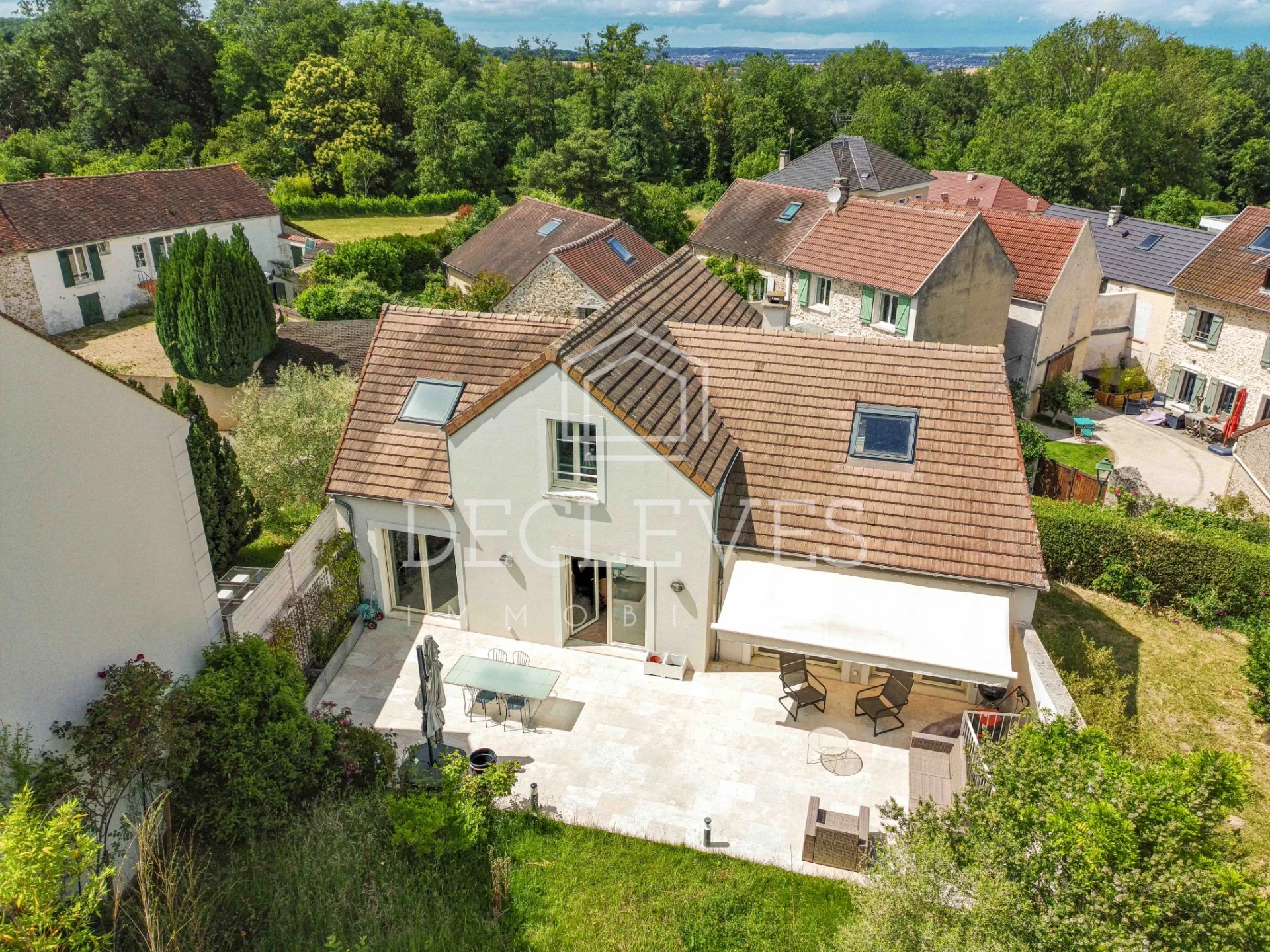 Maison ancienne atypique sur beau terrain de 604 m2 - ORGEVA