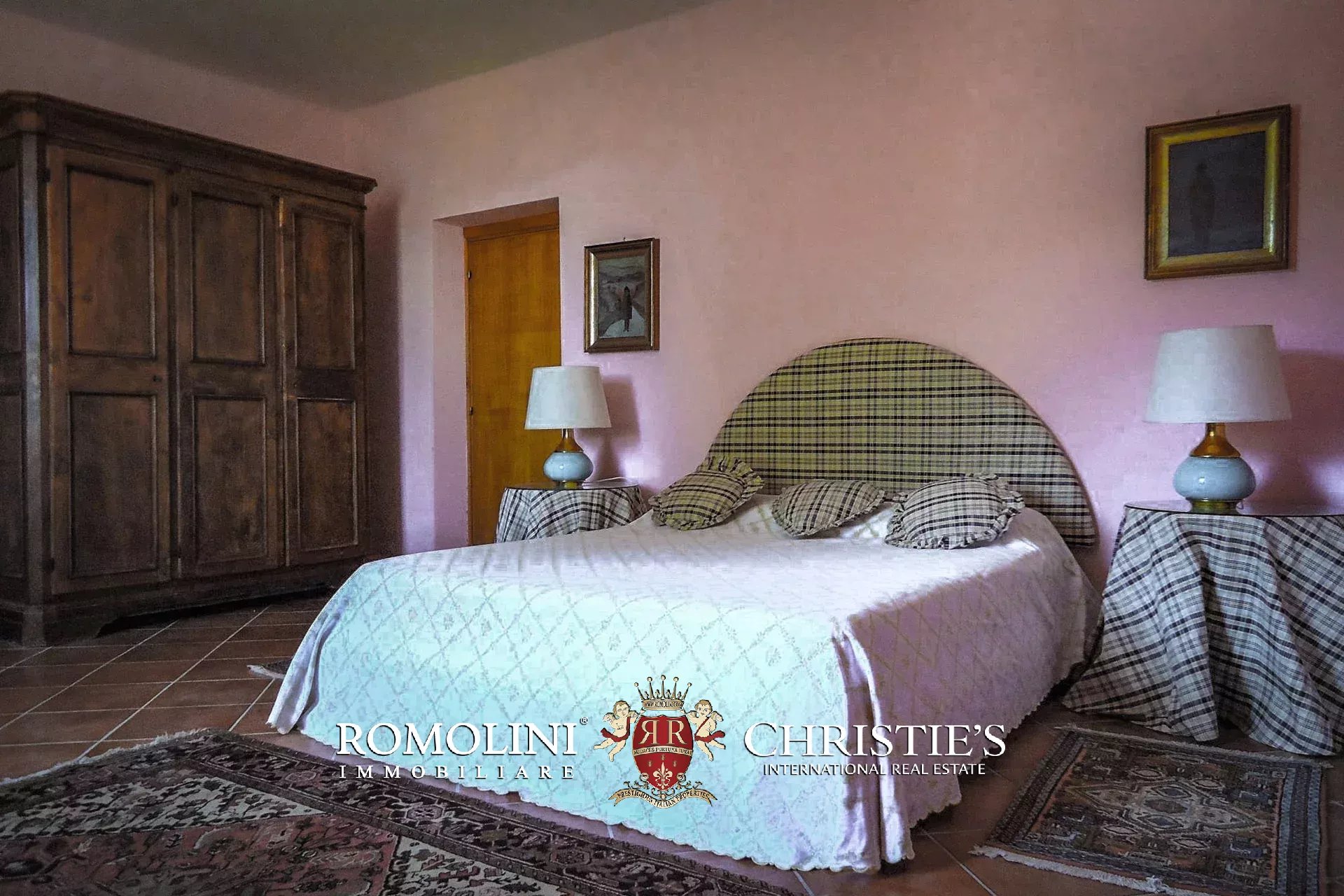 UMBRIAN COUNTRY ESTATE FOR SALE NEAR TODI