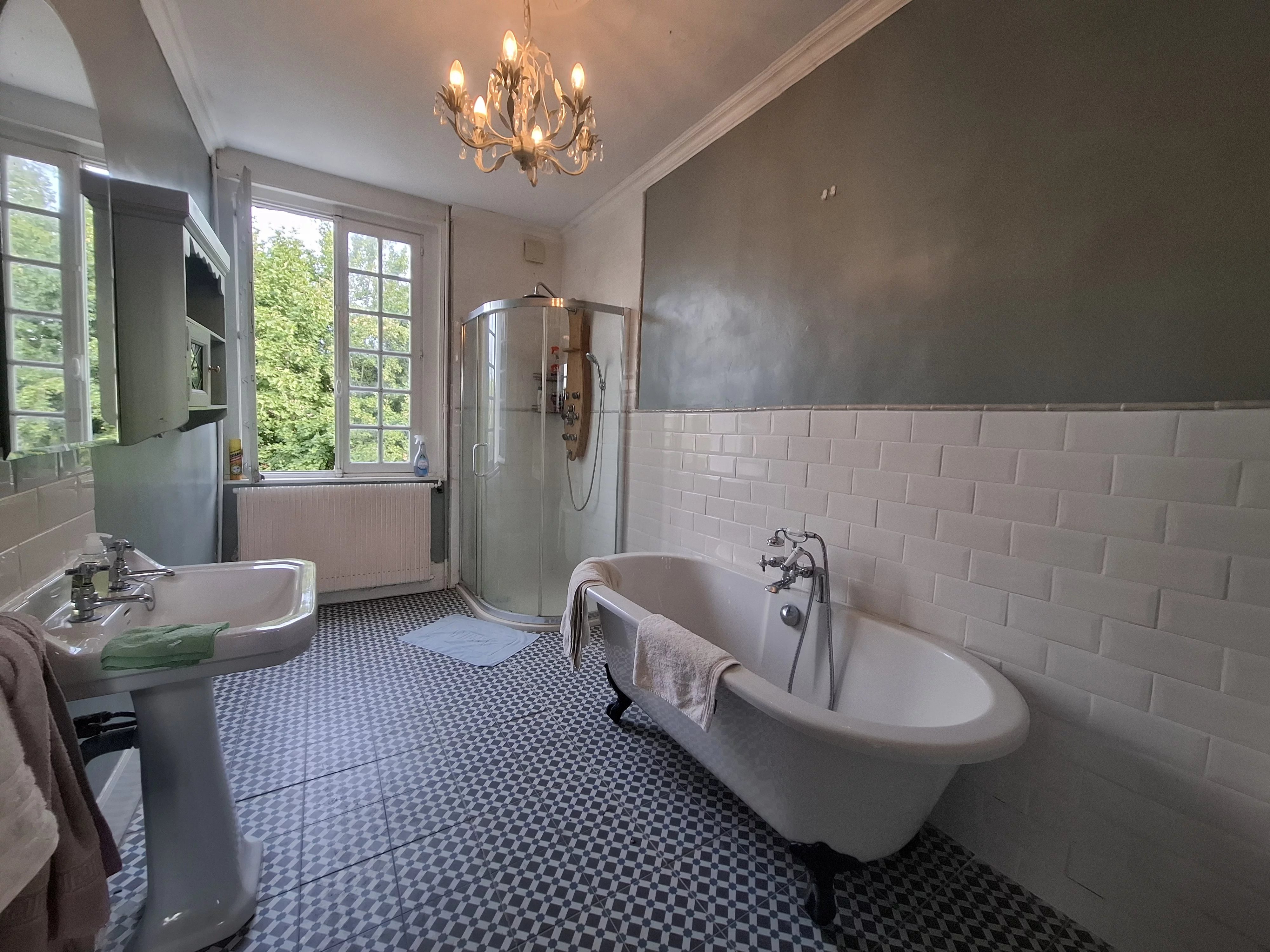 MAISON DE CARACTÈRE DE 221 M² — photo 5