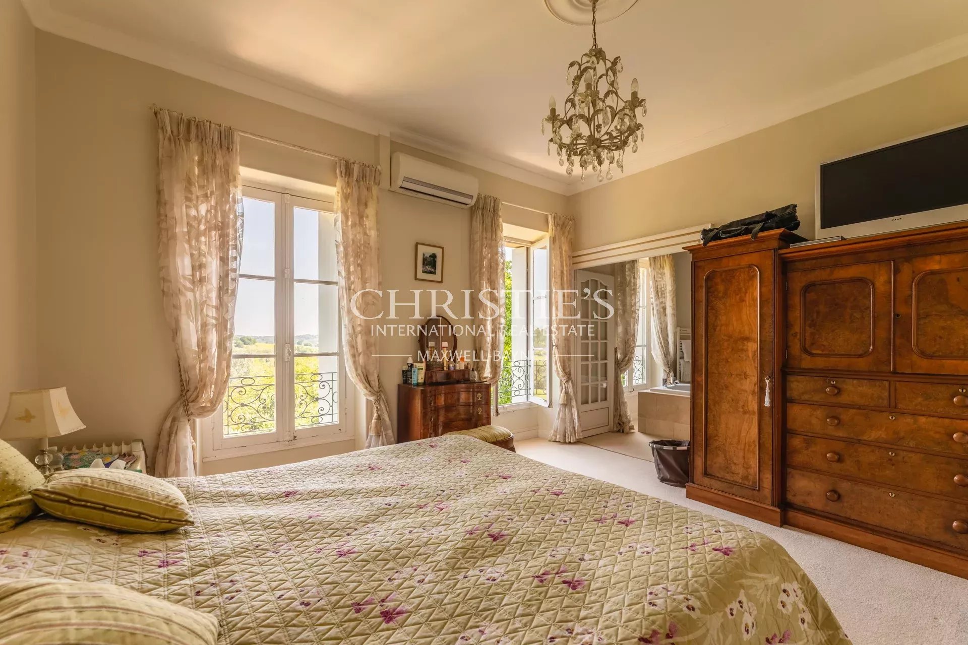 7 Bedroom Chateau's Image 8