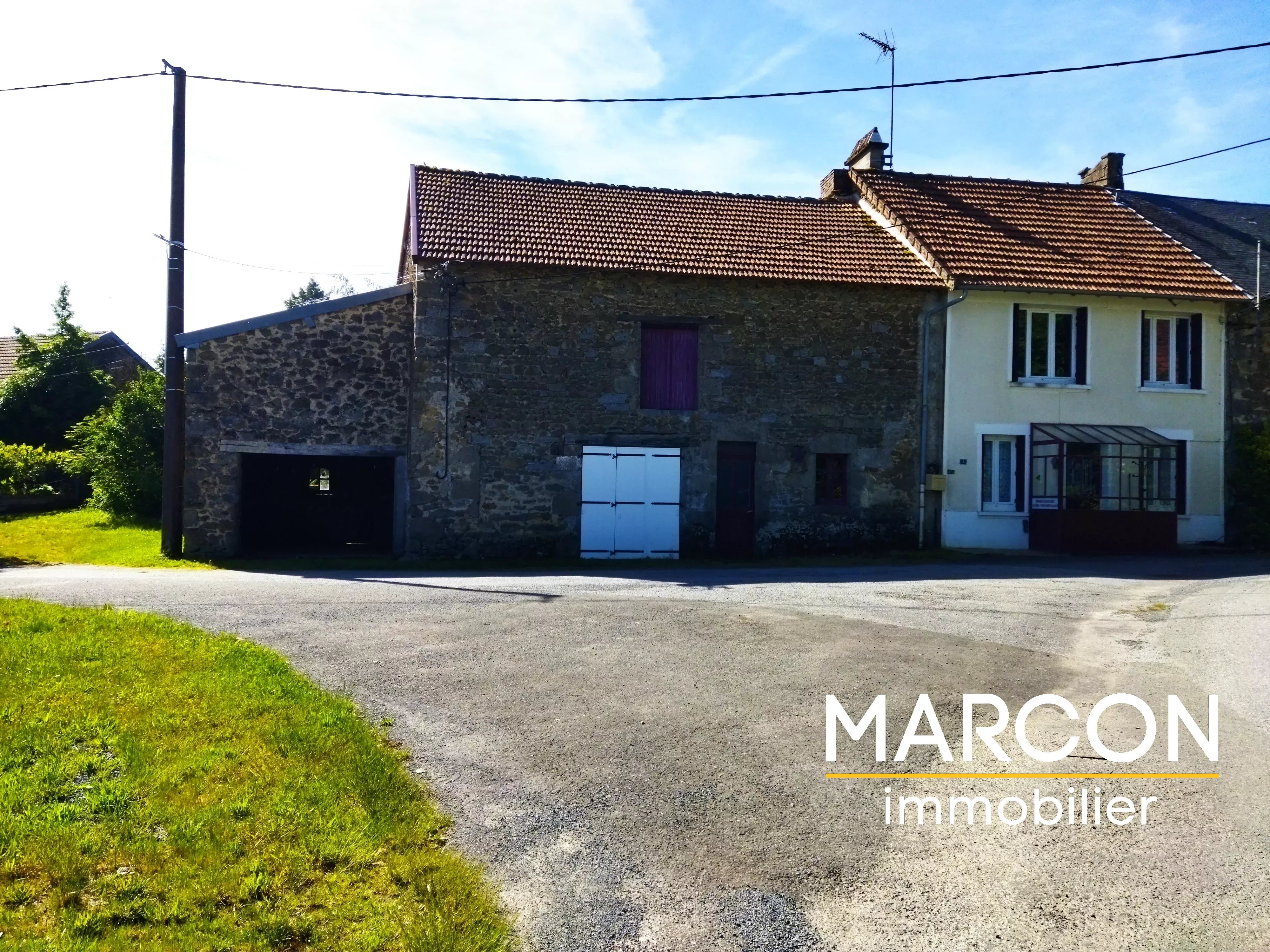BELLE MAISON EN PIERRES entre GUERET et BOURGANEUF