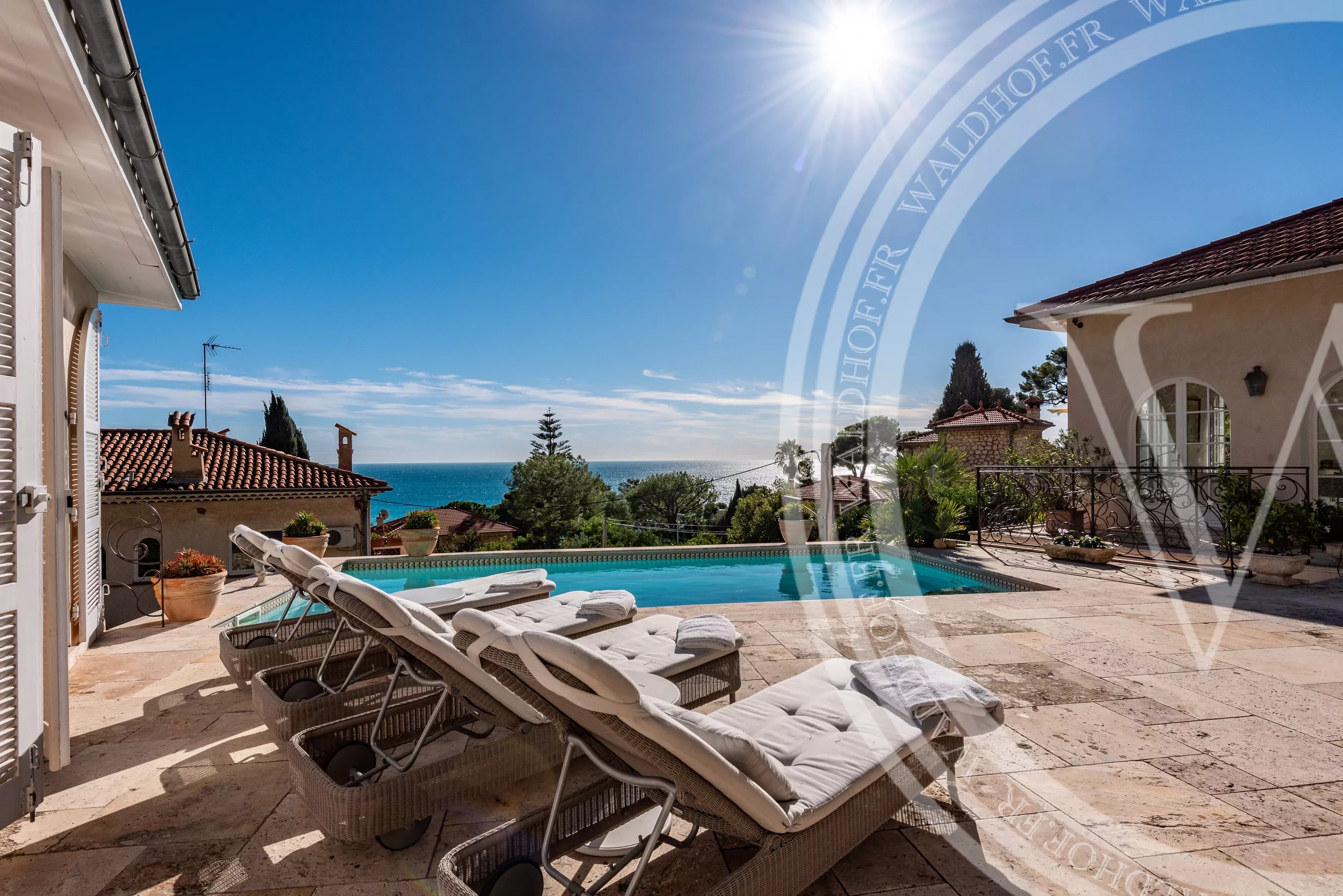 Romantic Provencal villa 5 minutes walk from the beaches