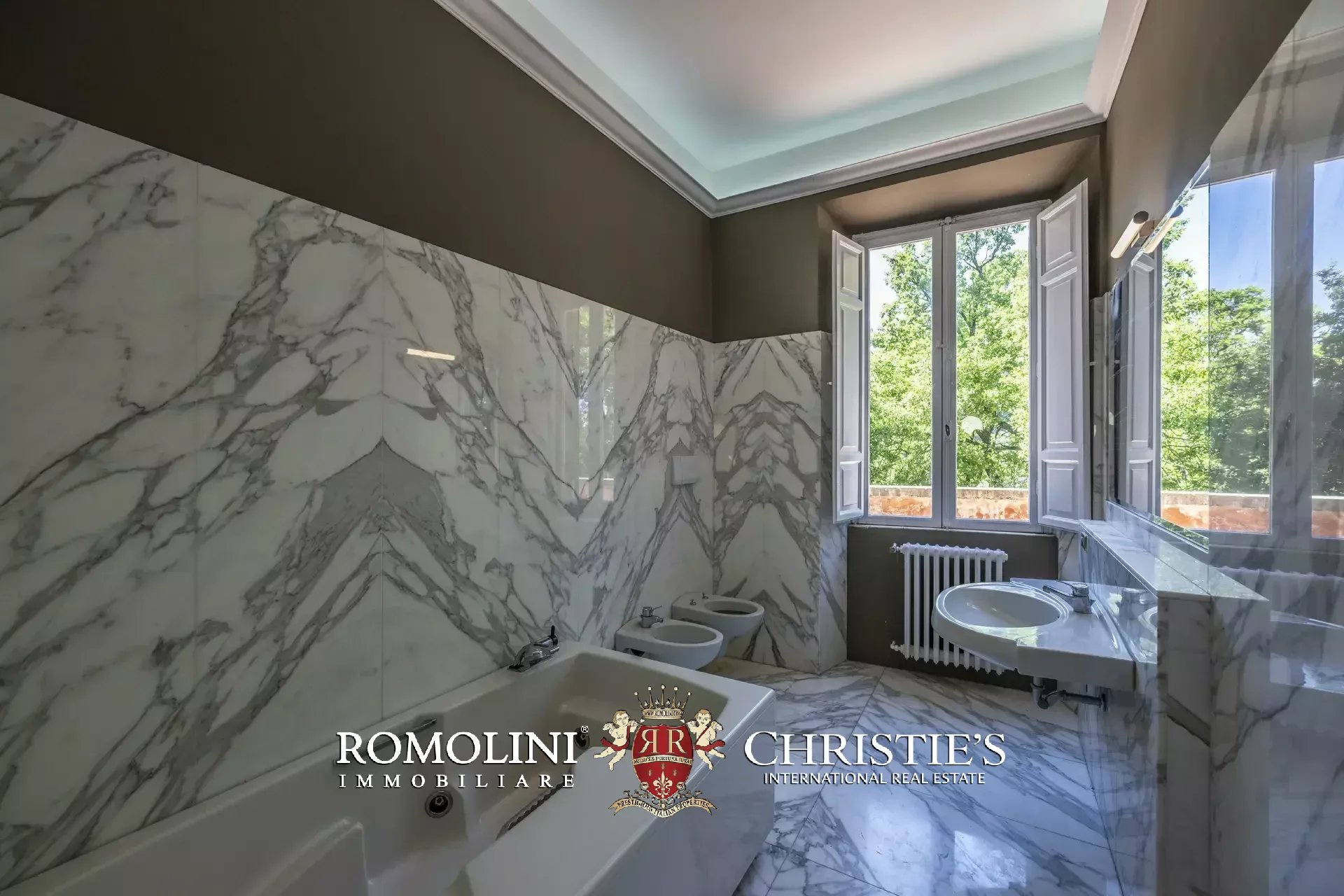 8 Bedroom Villa/Townhouse's Image 49
