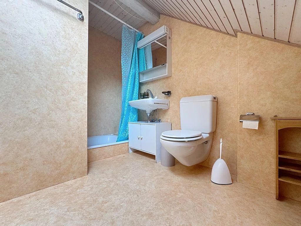 A louer à Sierre, charmant studio avec belle hauteur sous plafond - Photo 3