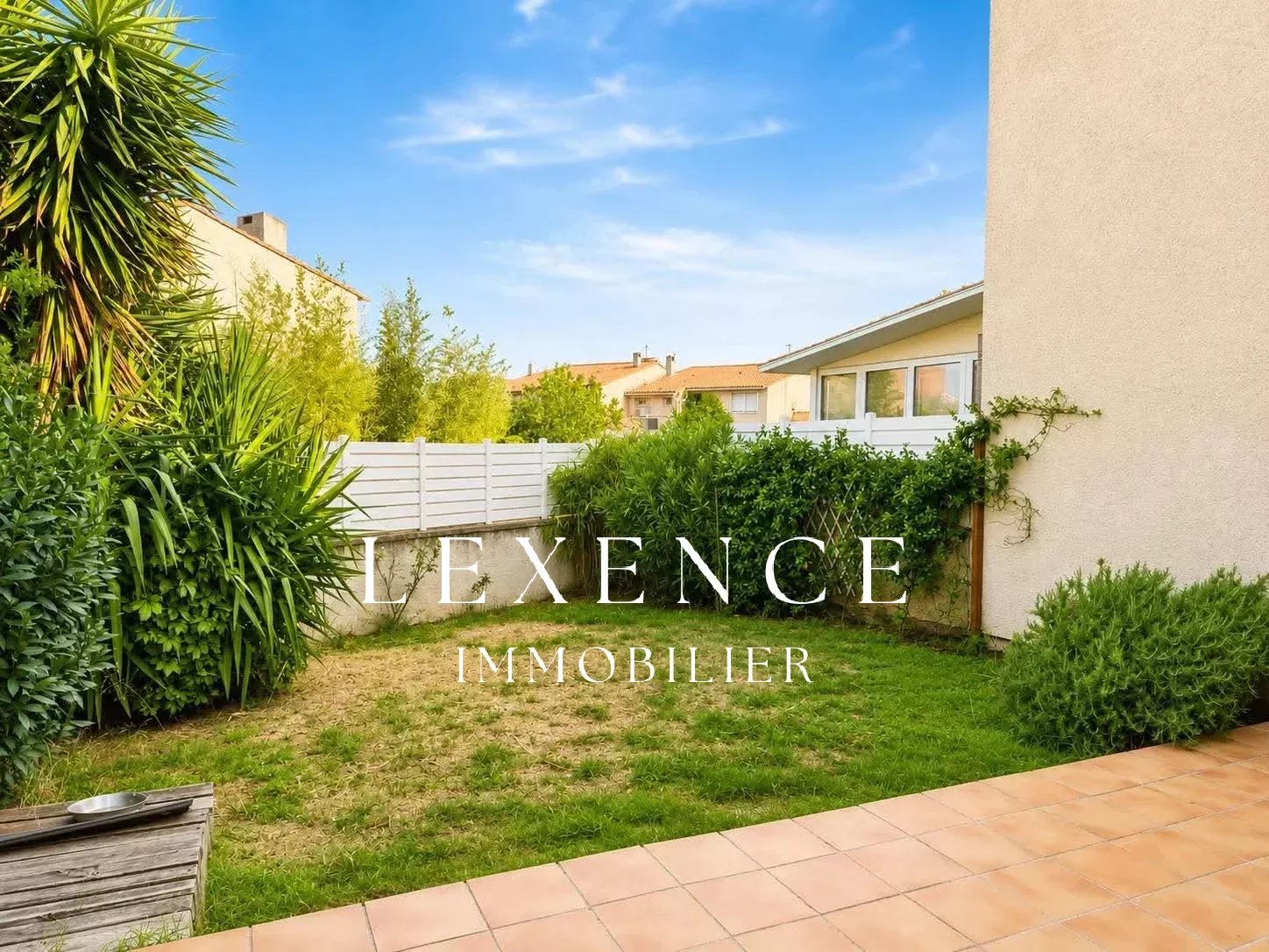 Spacious 2-Bedroom Apartment with Garden in La Fare-les-Oliviers