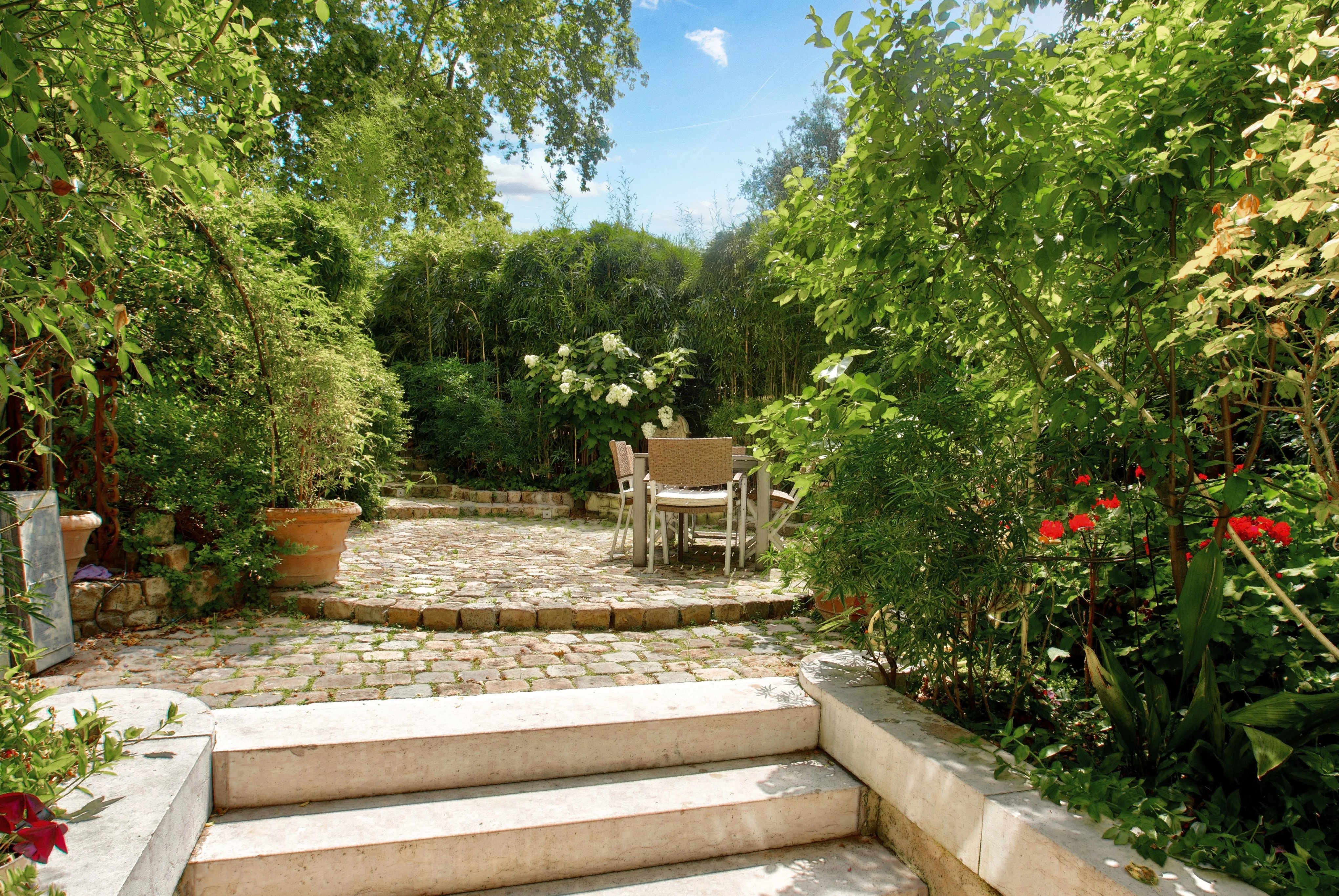 Arc de triomphe - Foch. Remarquable duplex plein Sud avec jardin privé