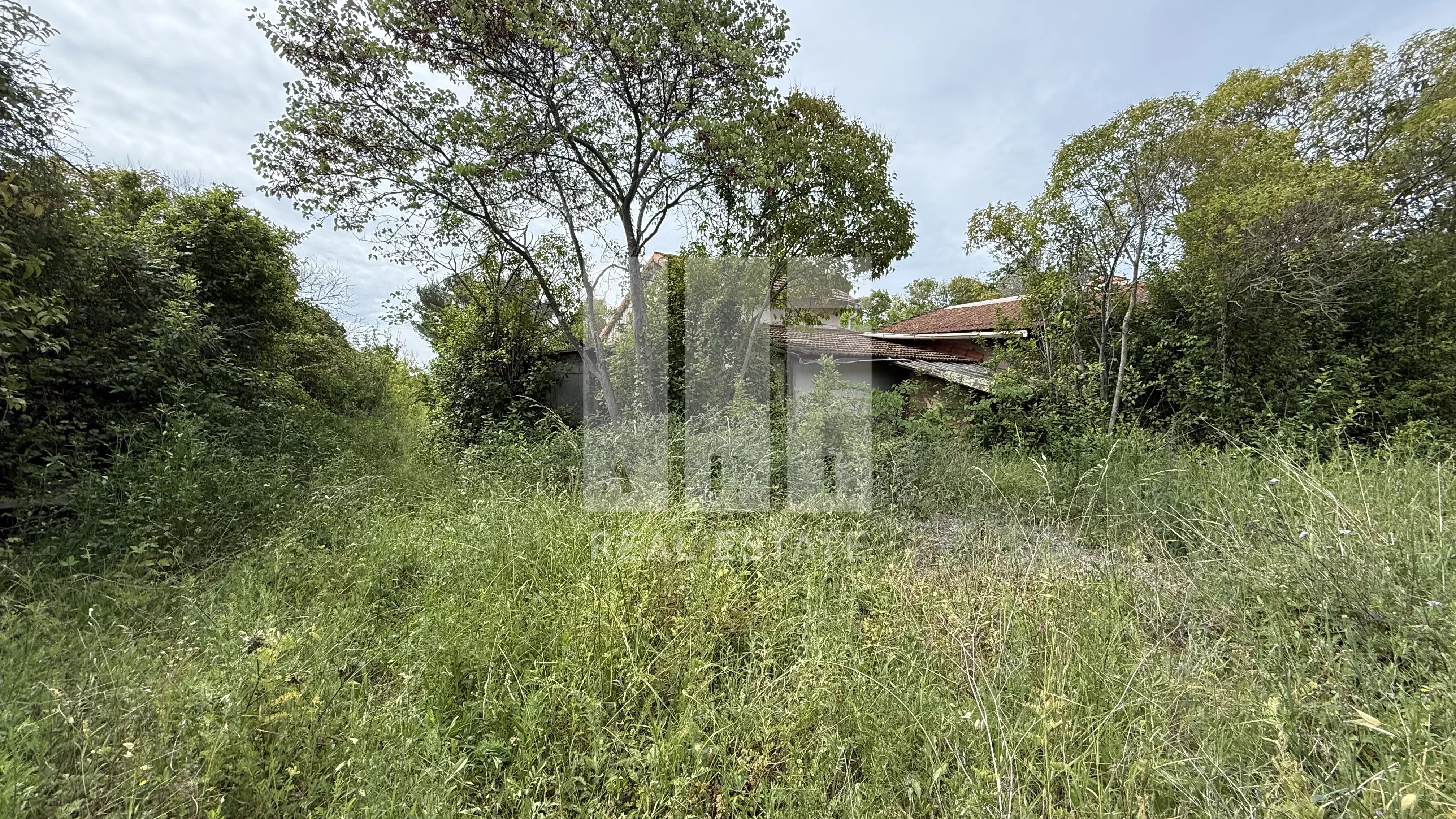 Mougins proche vieux village et commerces Terrain constructible