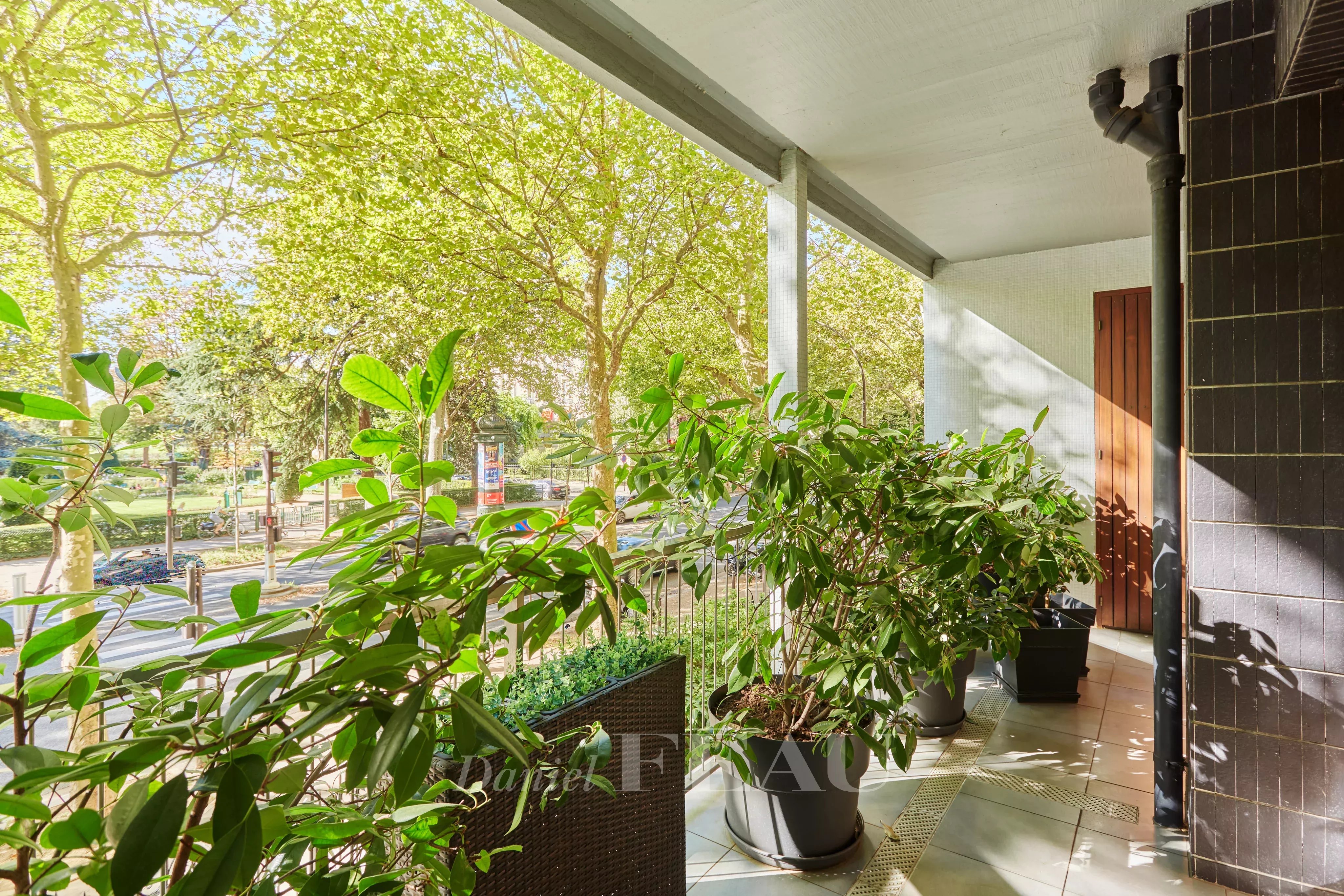 Sale Apartment Paris 16th