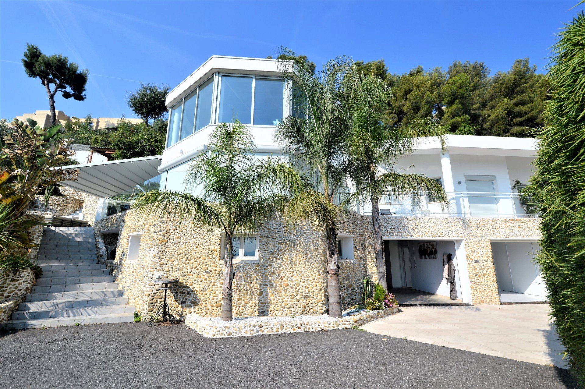Villa contemporaine  sur les hauteurs de Roquebrune Cap Martin