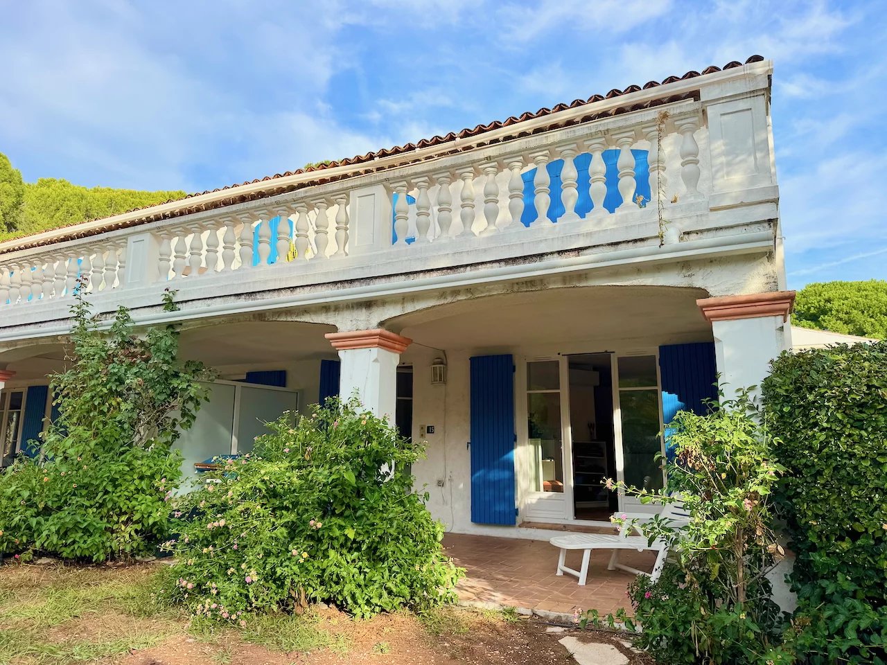 Saint-Raphaël - Valescure T-2/1-bedroom ground floor apartment + terrace, parking and garage.