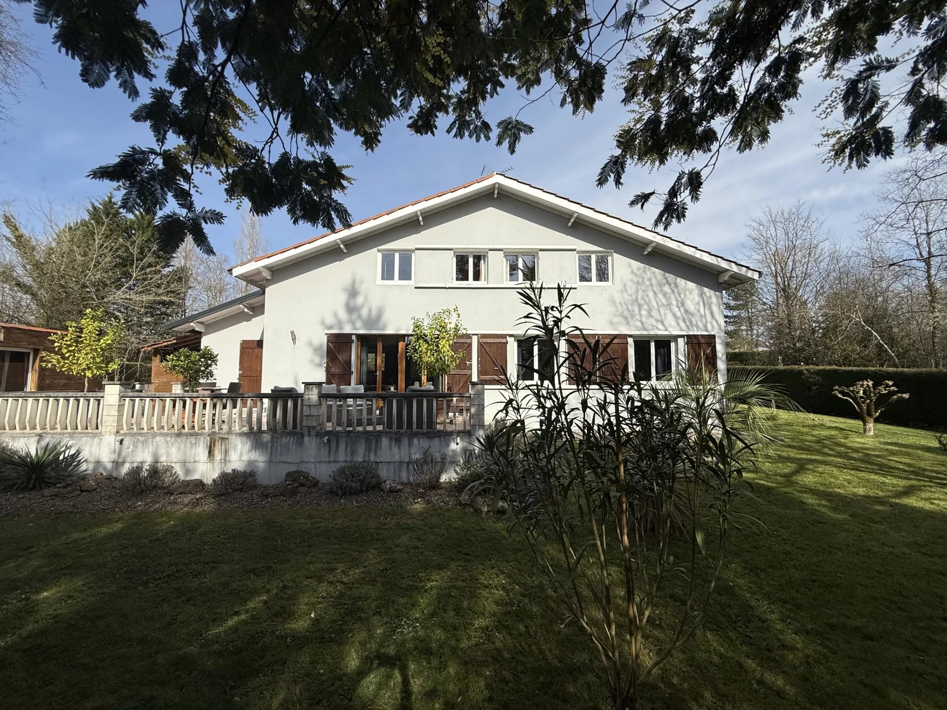 Maison T6 de 134m2 habitable avec terrasse et jardin de 4 200m2