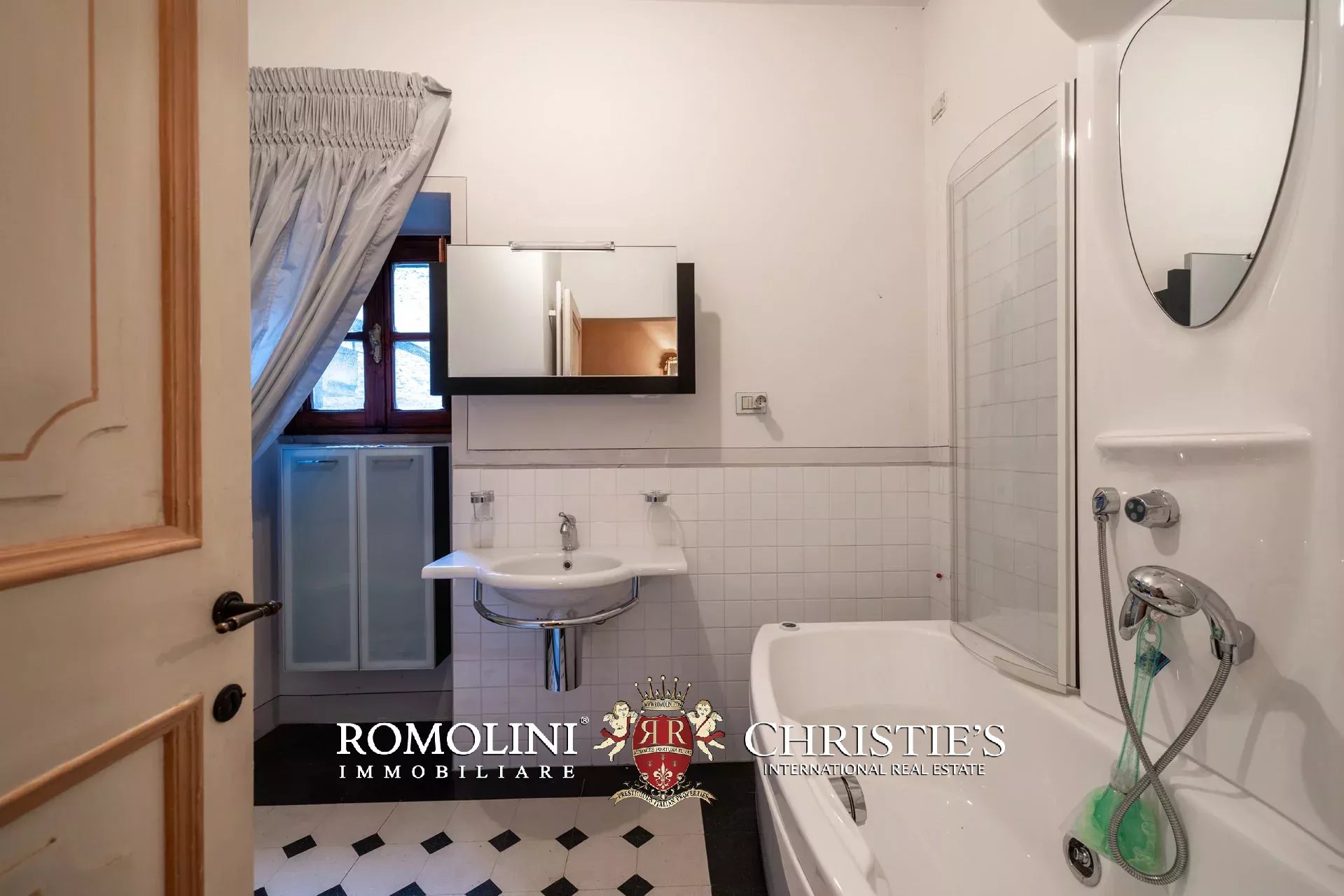 3 Bedroom Apartment/Flat's Image 31