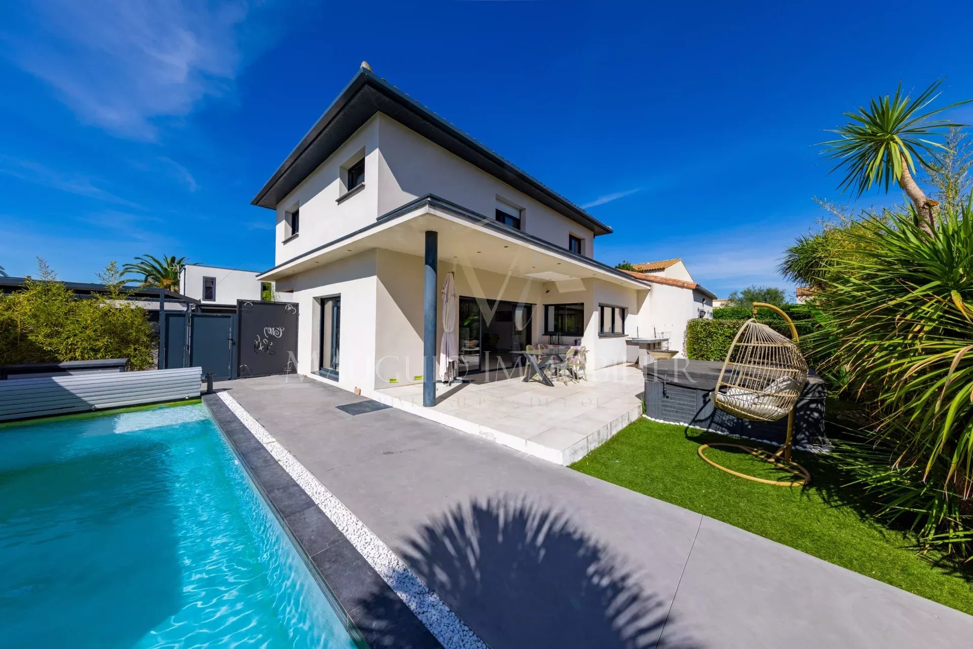 MAUGUIO - VILLA - PISCINE