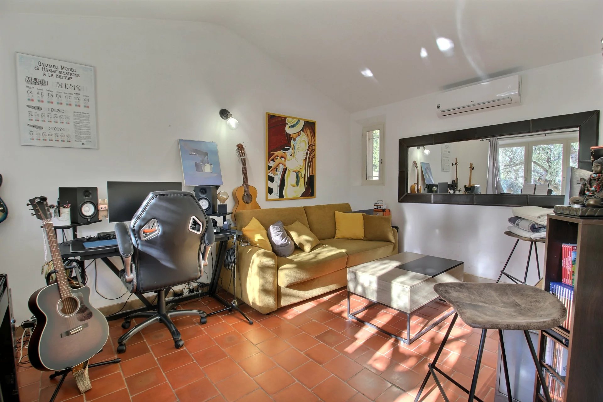 Single-storey villa with studio - Fayence