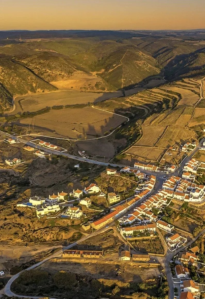 Approved Surf-Hospitality Project + Private Residence | 3 km from Praia do Amado 86793773 image 2