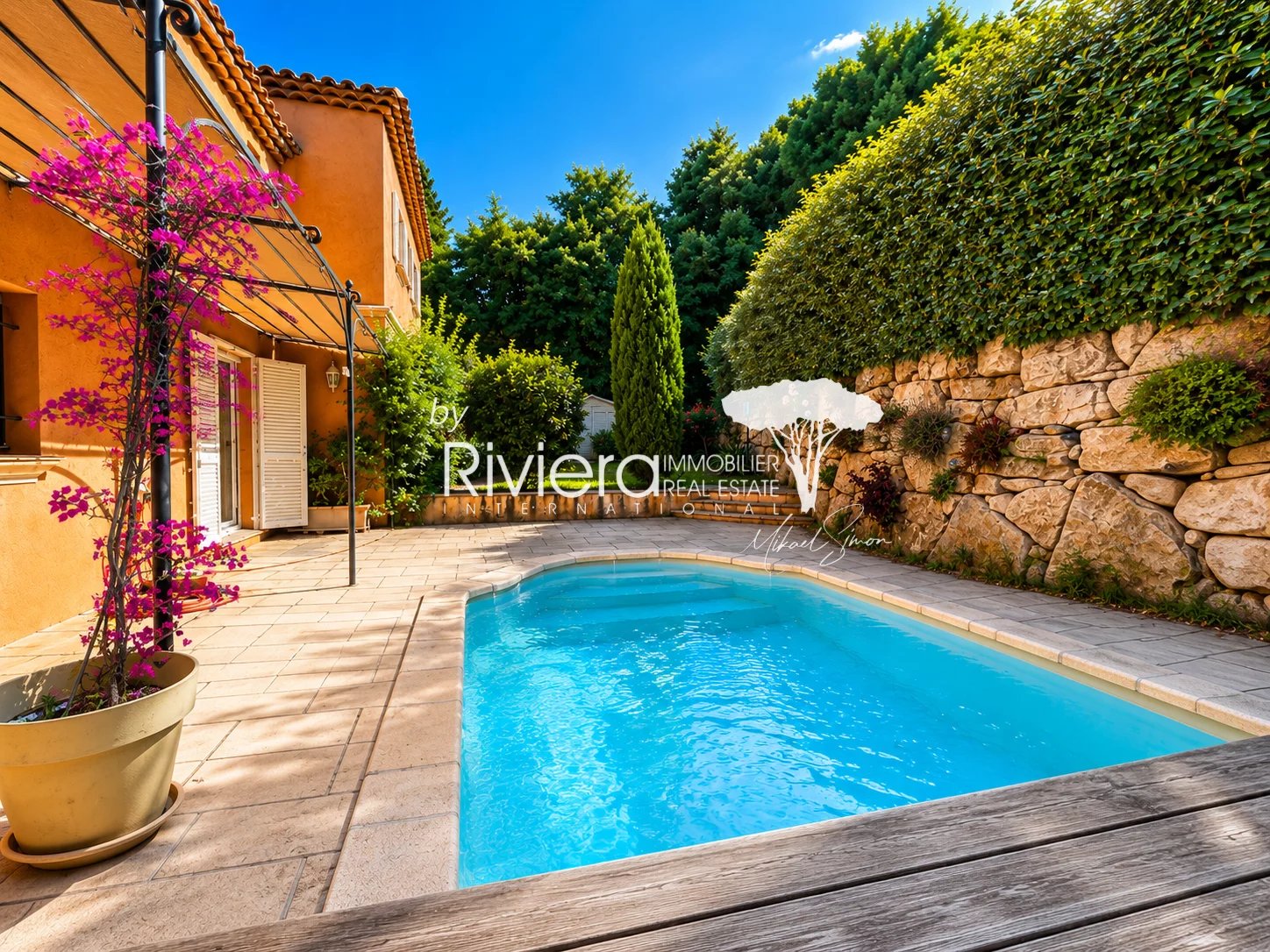 CAVALAIRE DANS DOMAINE PRIVÉ - VILLA  4 CHAMBRES AVEC PISCIN