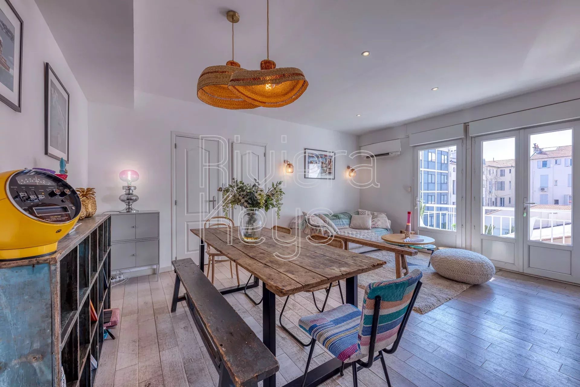 CANNES - sentrum: Lys og romslig leilighet med balkong i sentrum, nær stranden.