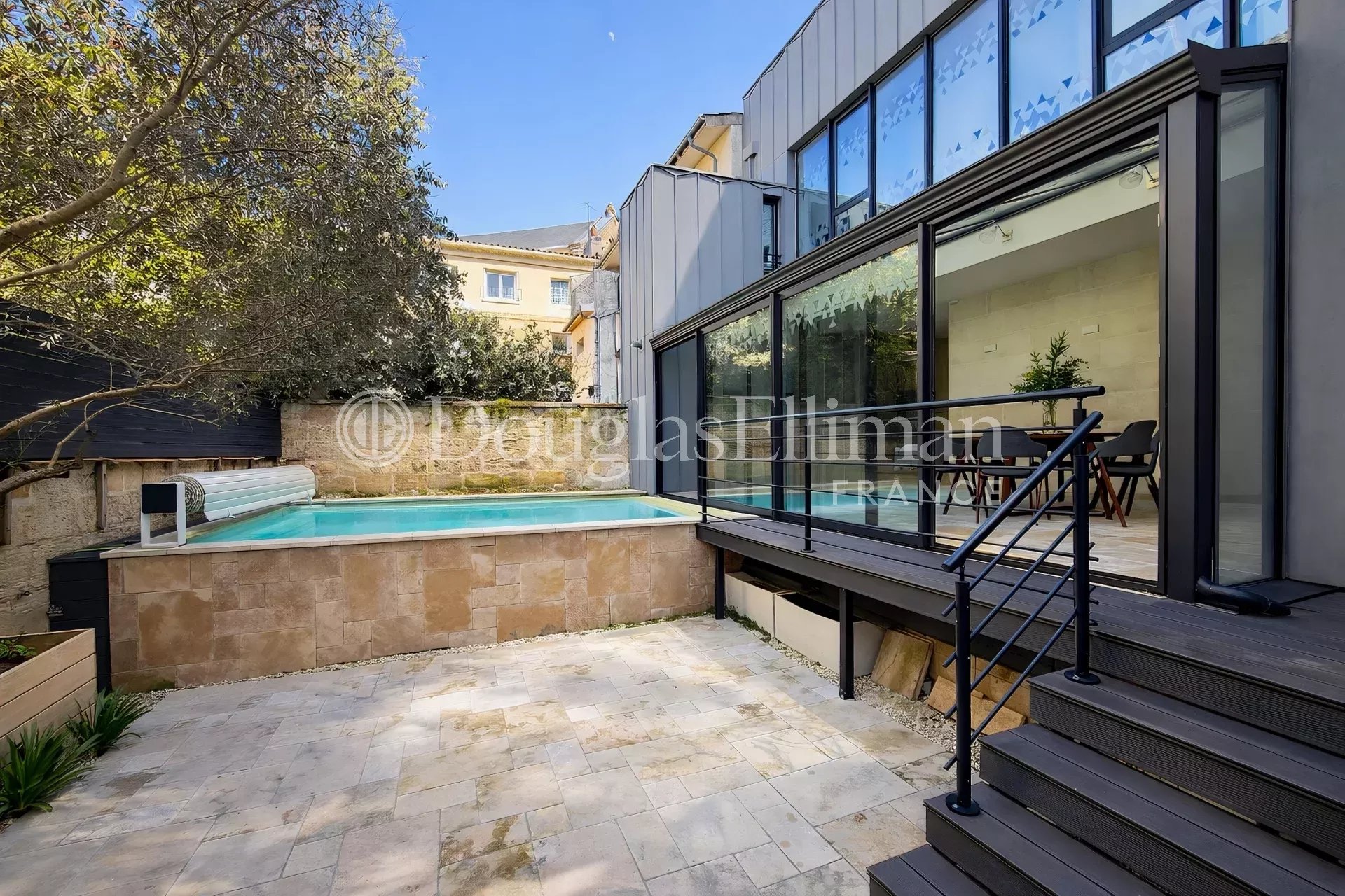 BORDEAUX- JARDIN PUBLIC / CHARTRONS – Maison de ville avec piscine et garage. - Image nᵒ3
