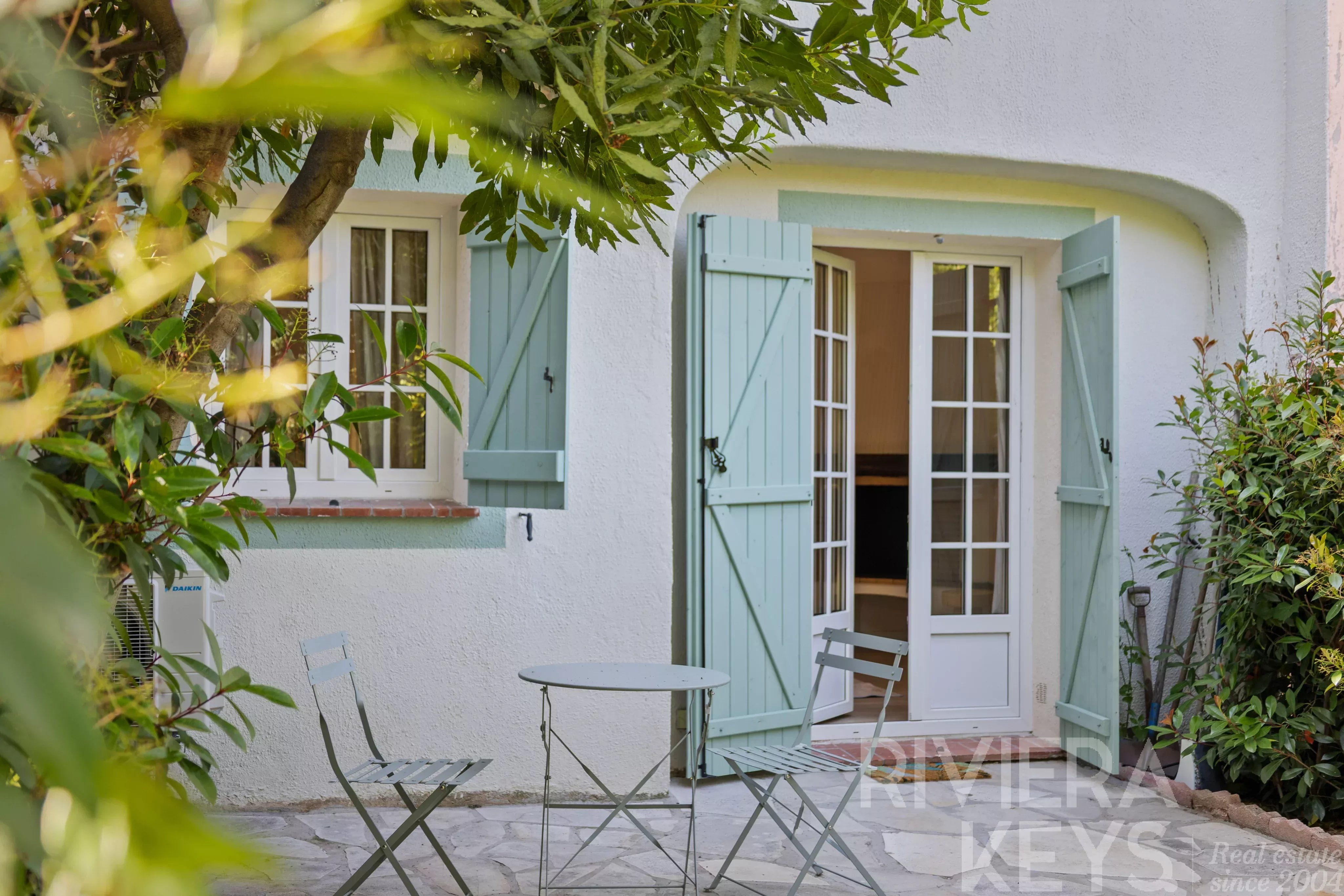 CANNES - Croix des Gardes : Maison provençale rénovée avec jardin privé