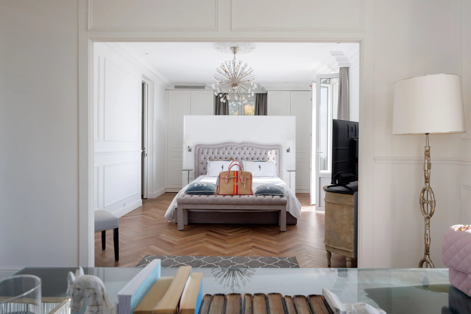 Tastefully renovated villa with guest house and open views