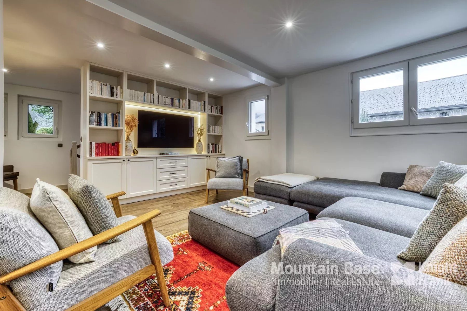 Photo of 5-bedroom house with a good-sized garden situated in Les Bossons