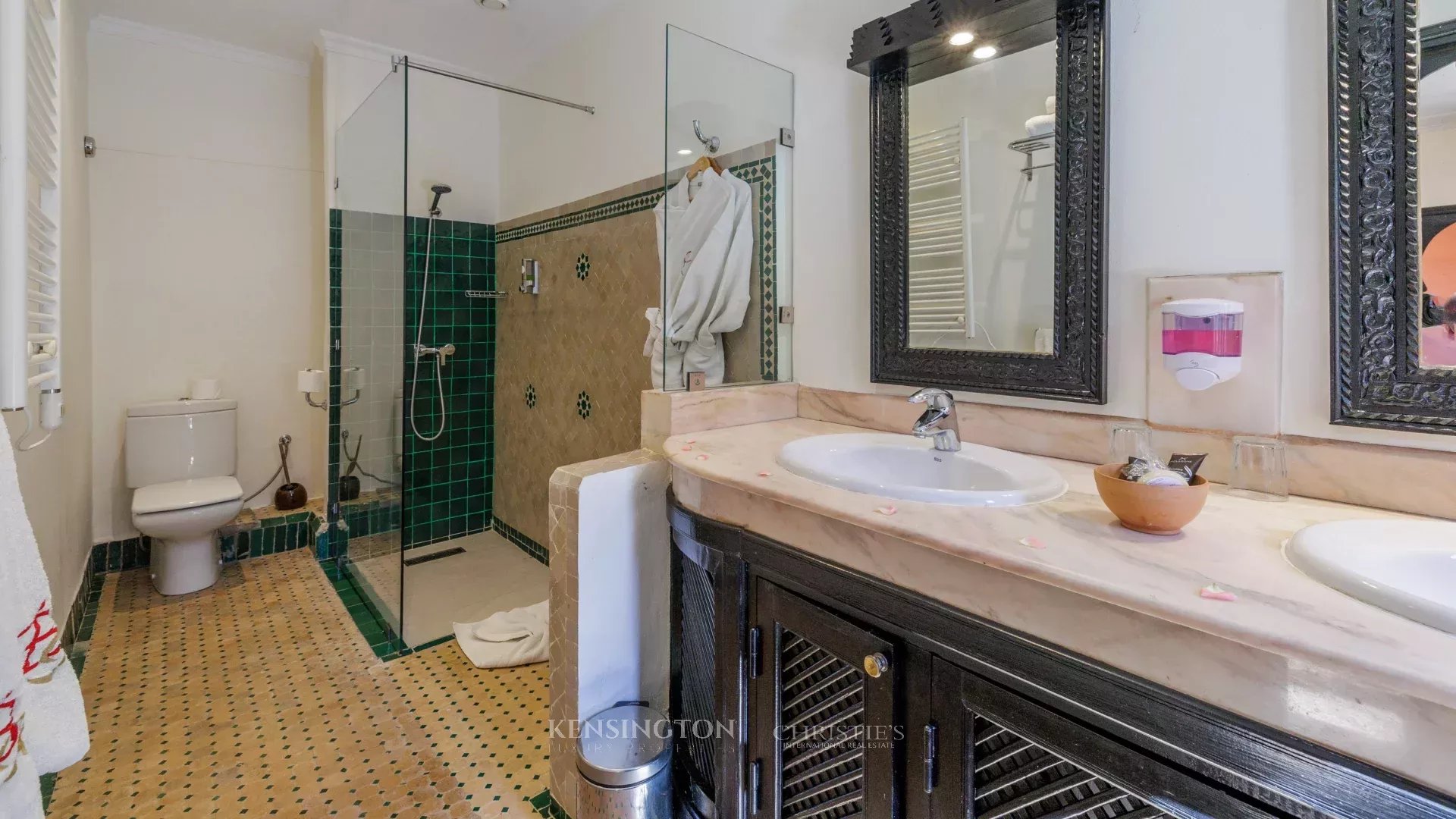 18 Bedroom Villa/Townhouse's Image 17