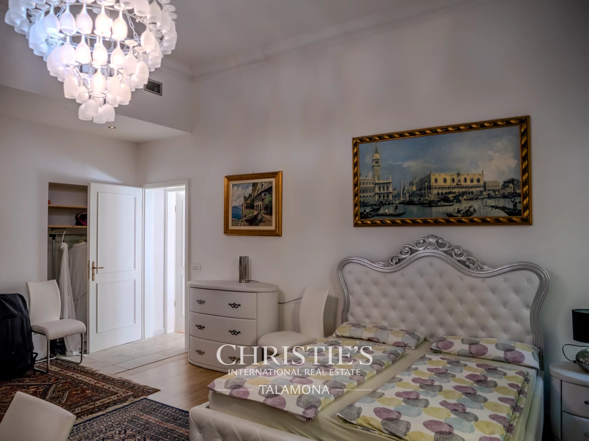 9 Bedroom Villa/Townhouse's Image 30