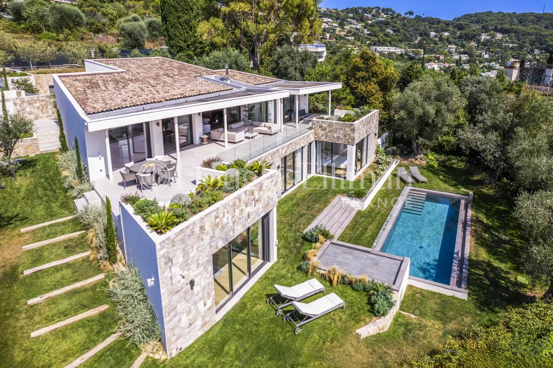 LE CANNET – Splendide villa d&rsquo;architecte neuve - Image nᵒ2