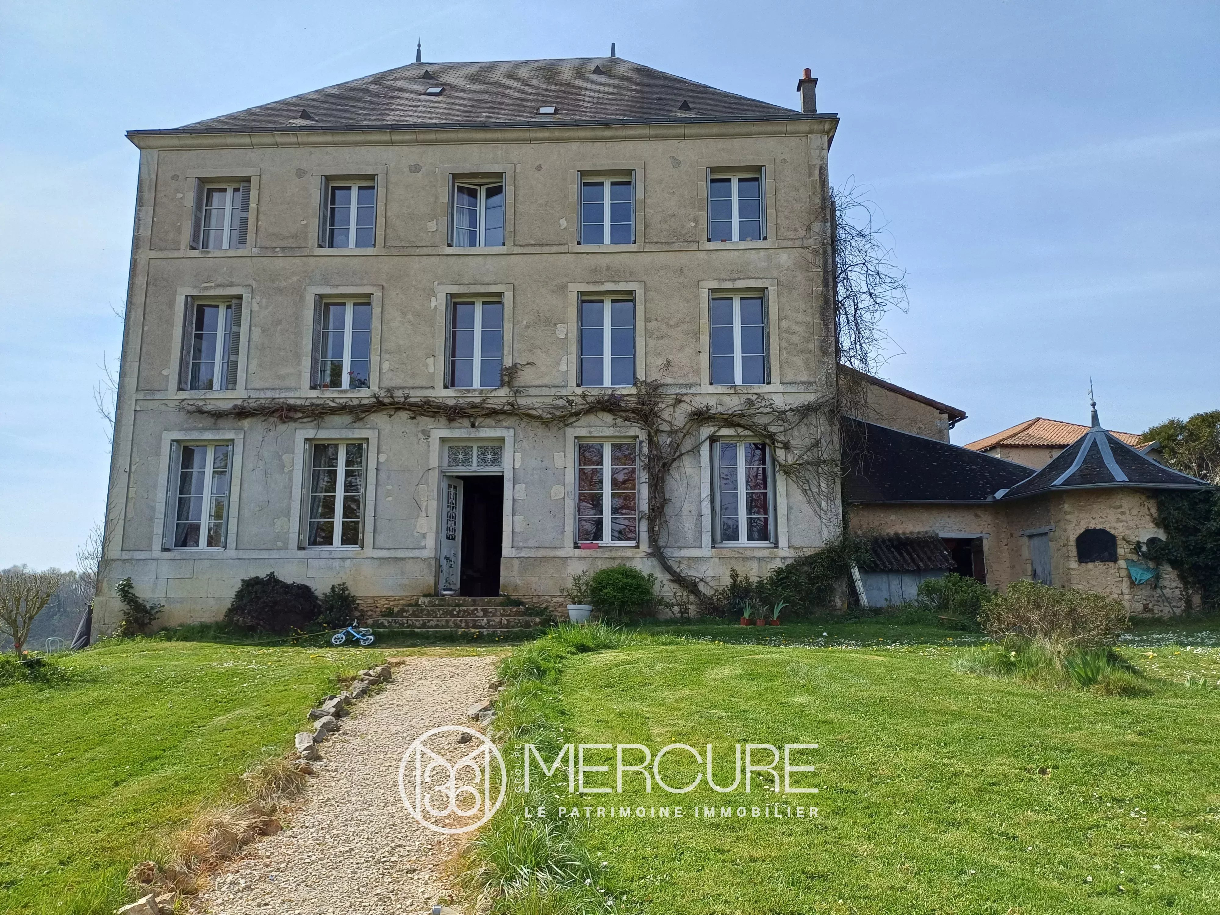 Maison de Maître 7 chambres avec étang et bord de rivière