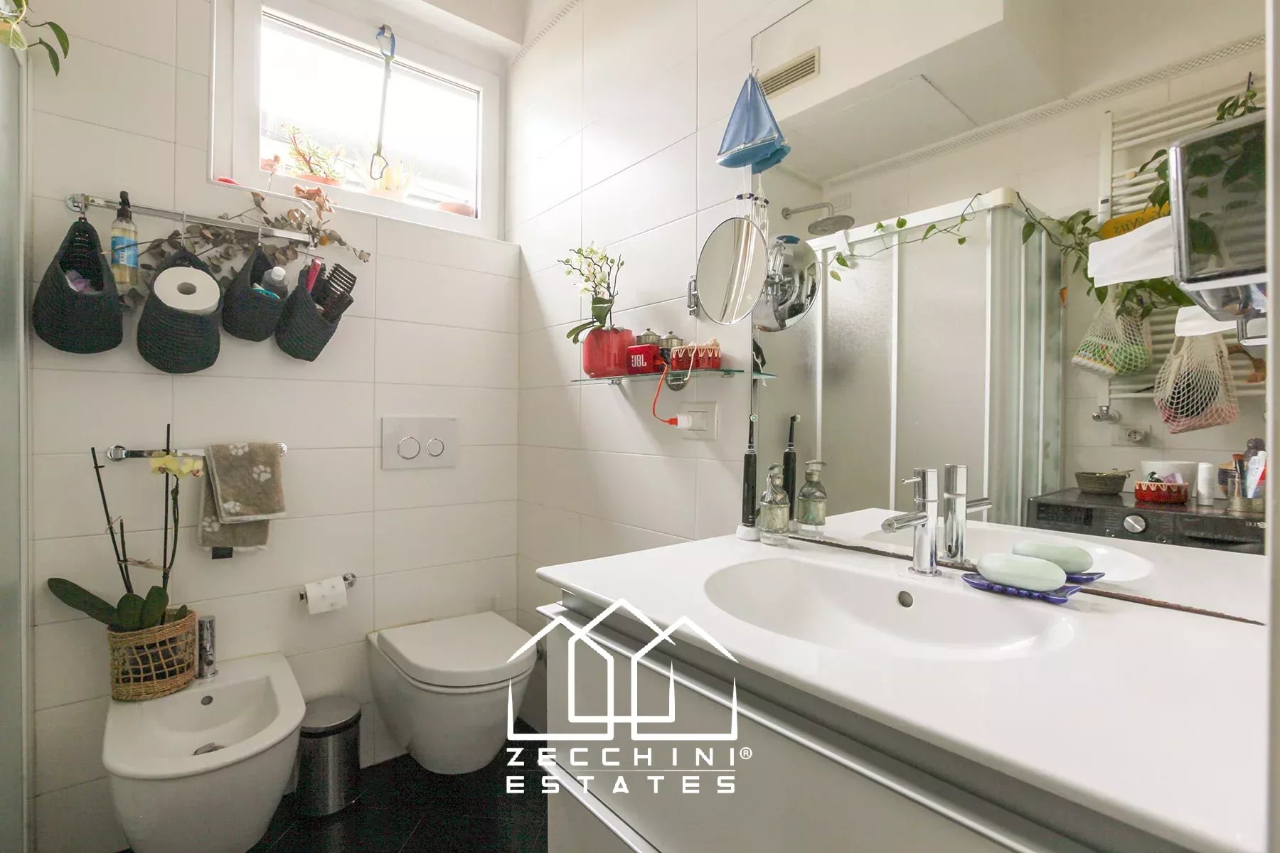 Pleasant one-bedroom with large terrace.