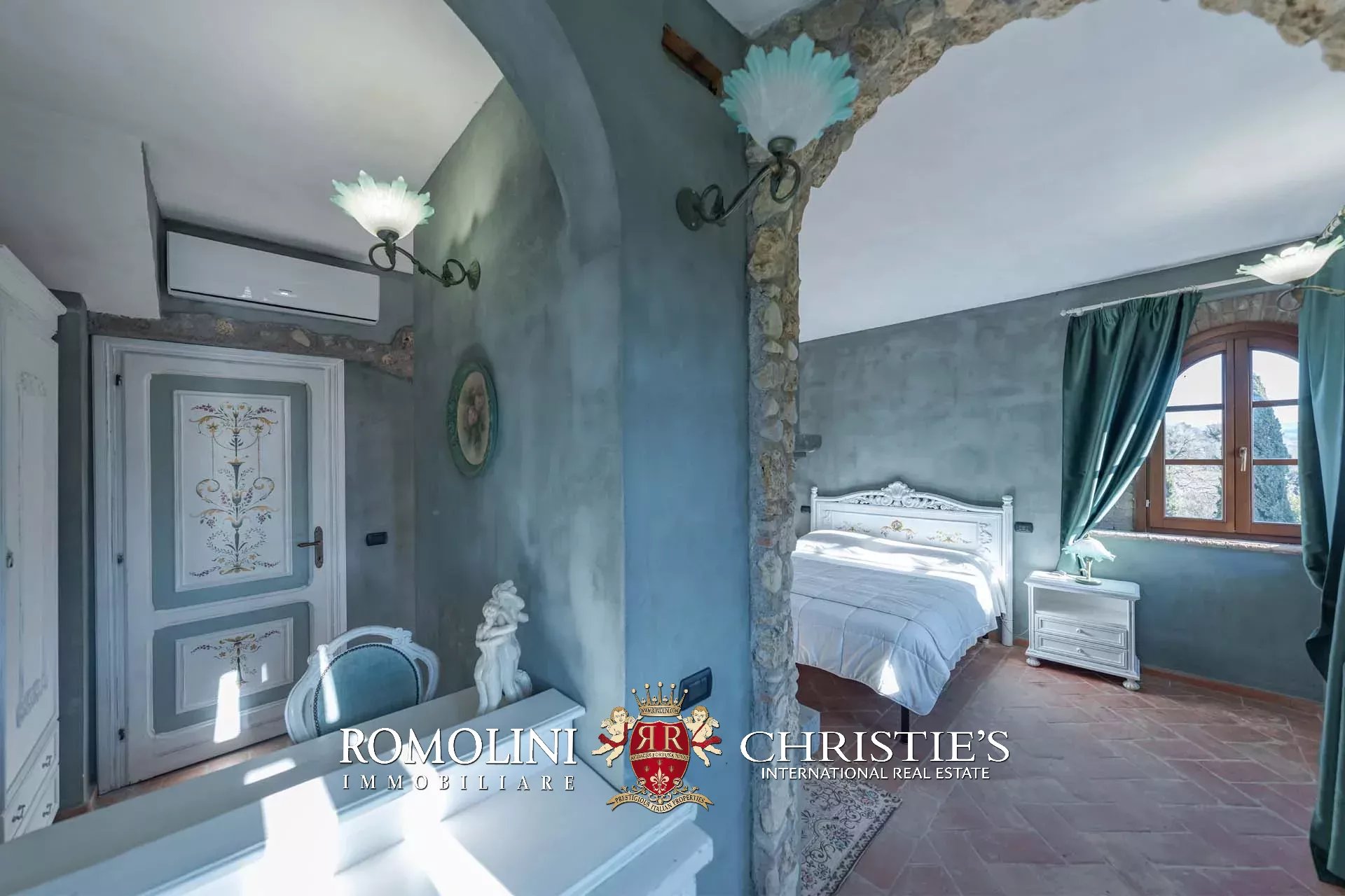 20 Bedroom Chateau's Image 44