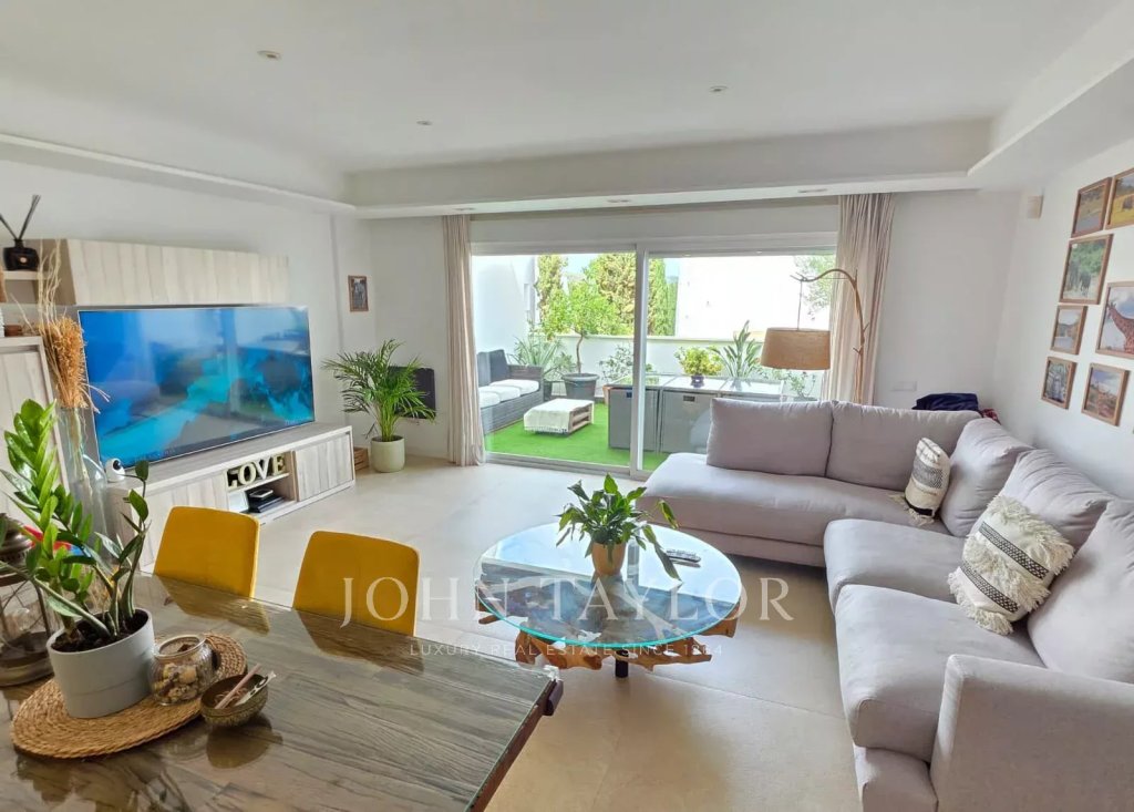 Apartment for sale in Roca Llisa — Renovated 3-bedroom townhouse for sale in Roca Llisa, Ibiza