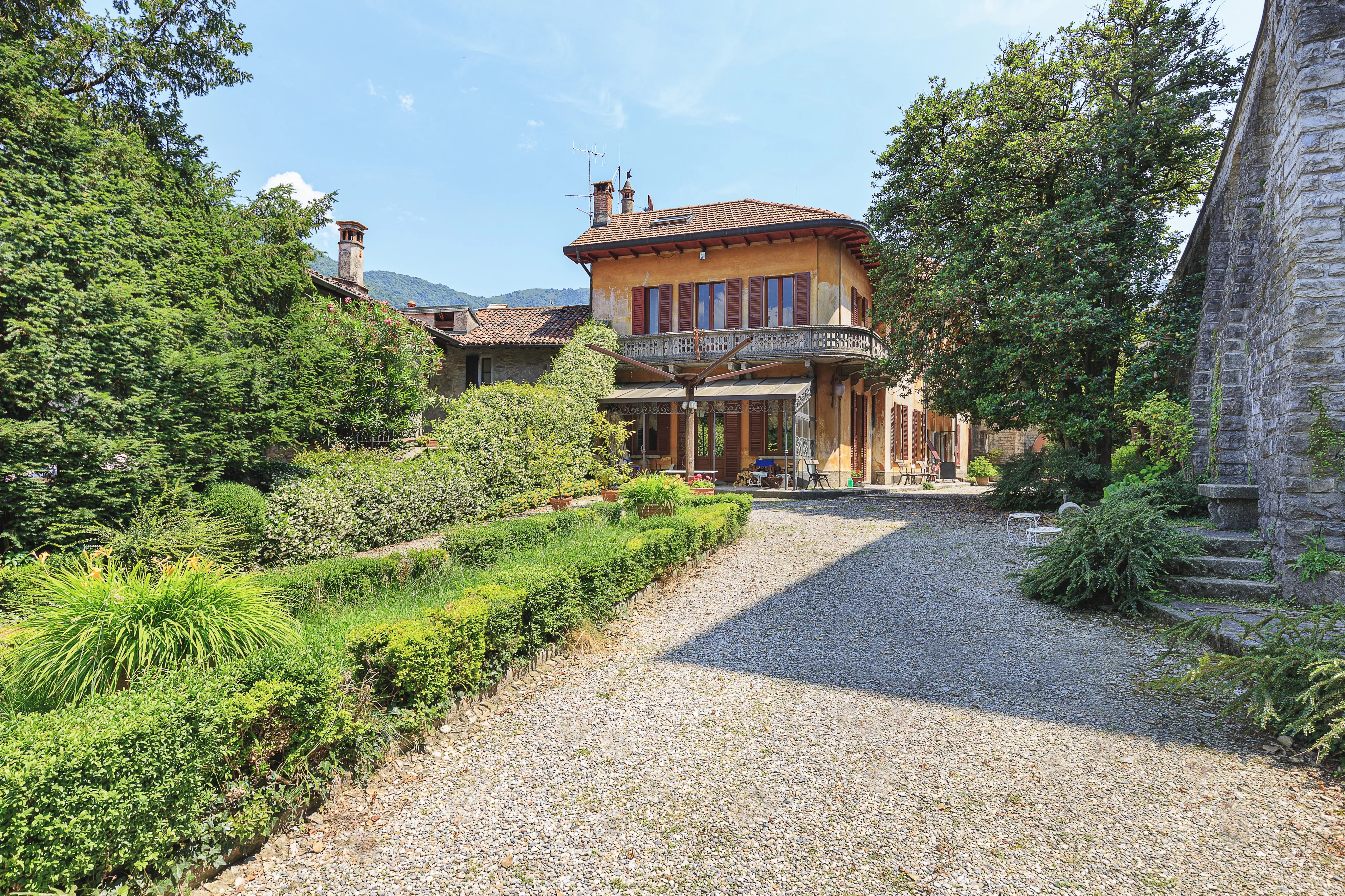 Villa D'Epoca with 7500 park - picture 22 title=