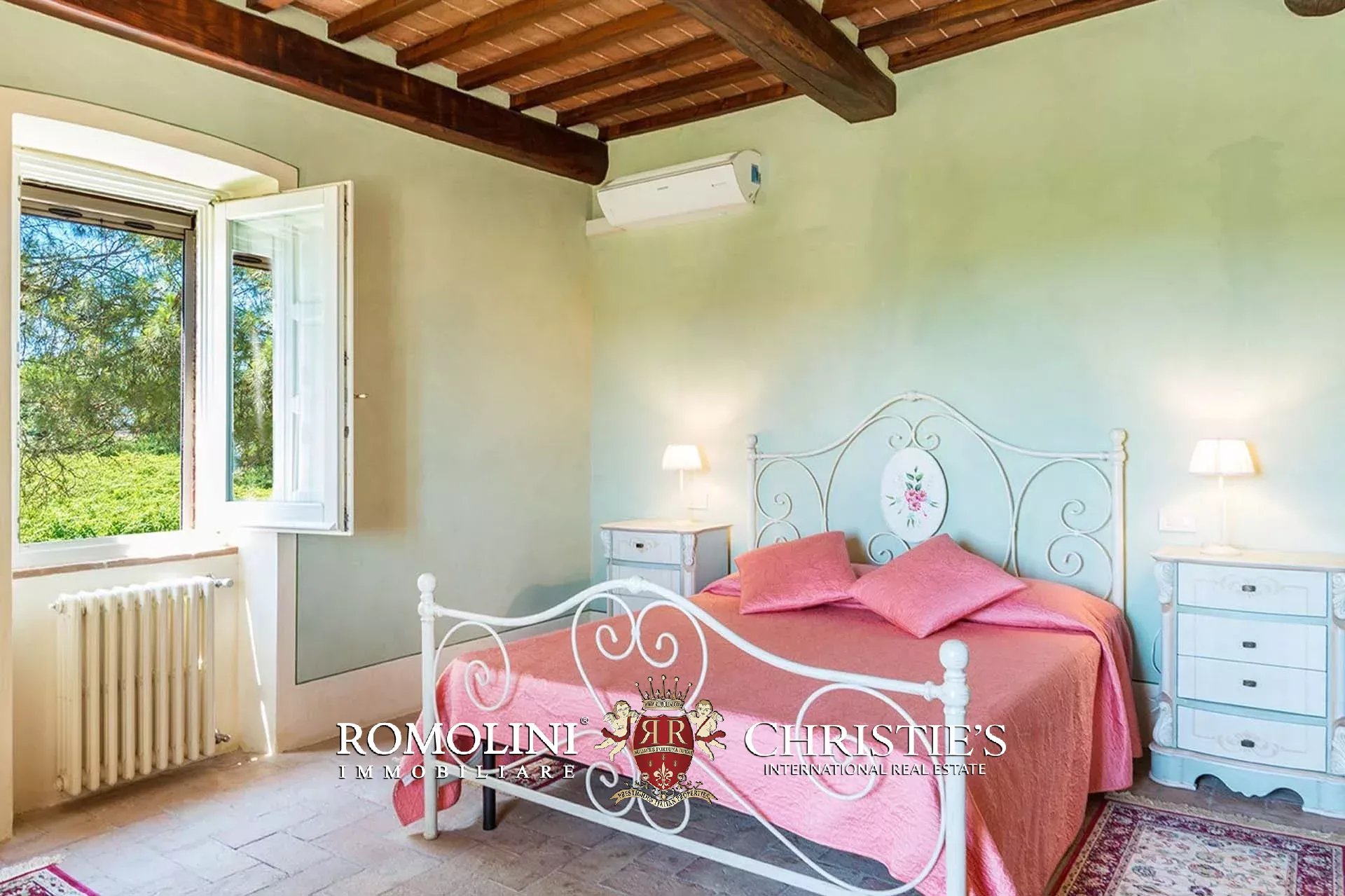 6 Bedroom Villa/Townhouse's Image 36
