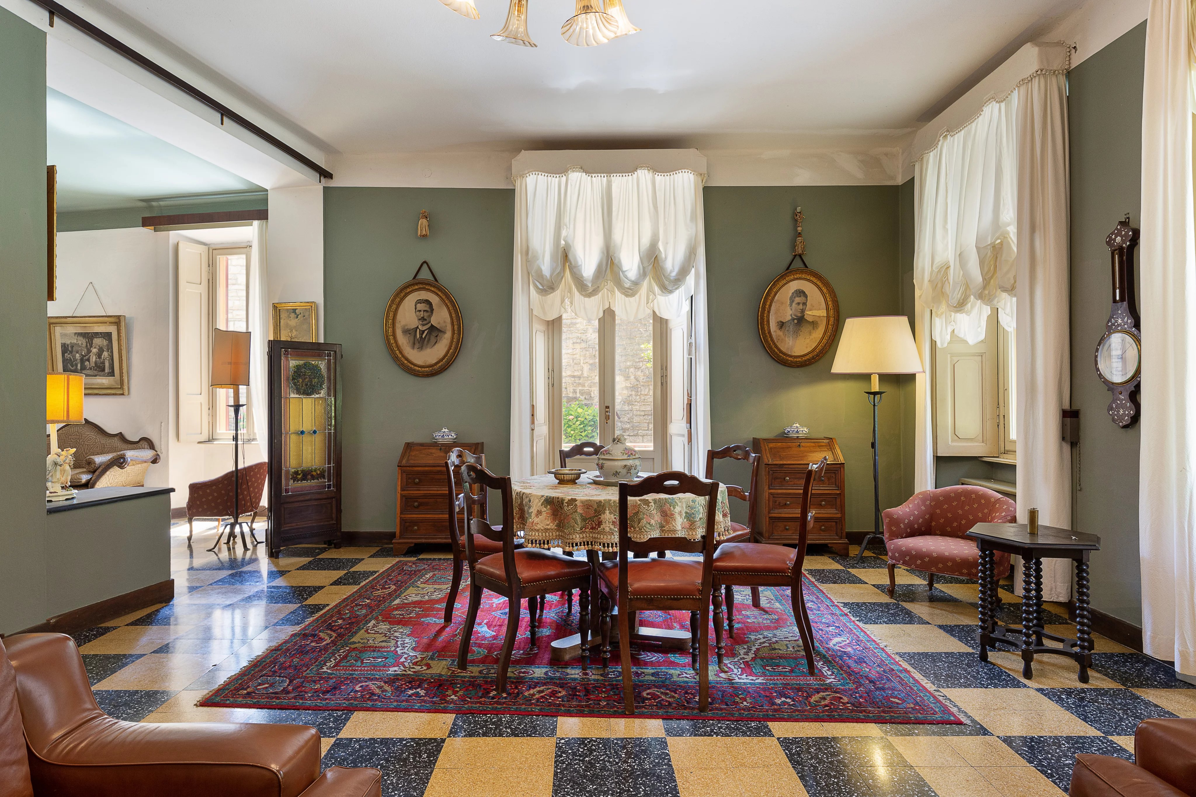 Villa D'Epoca with 7500 park - picture 31 title=