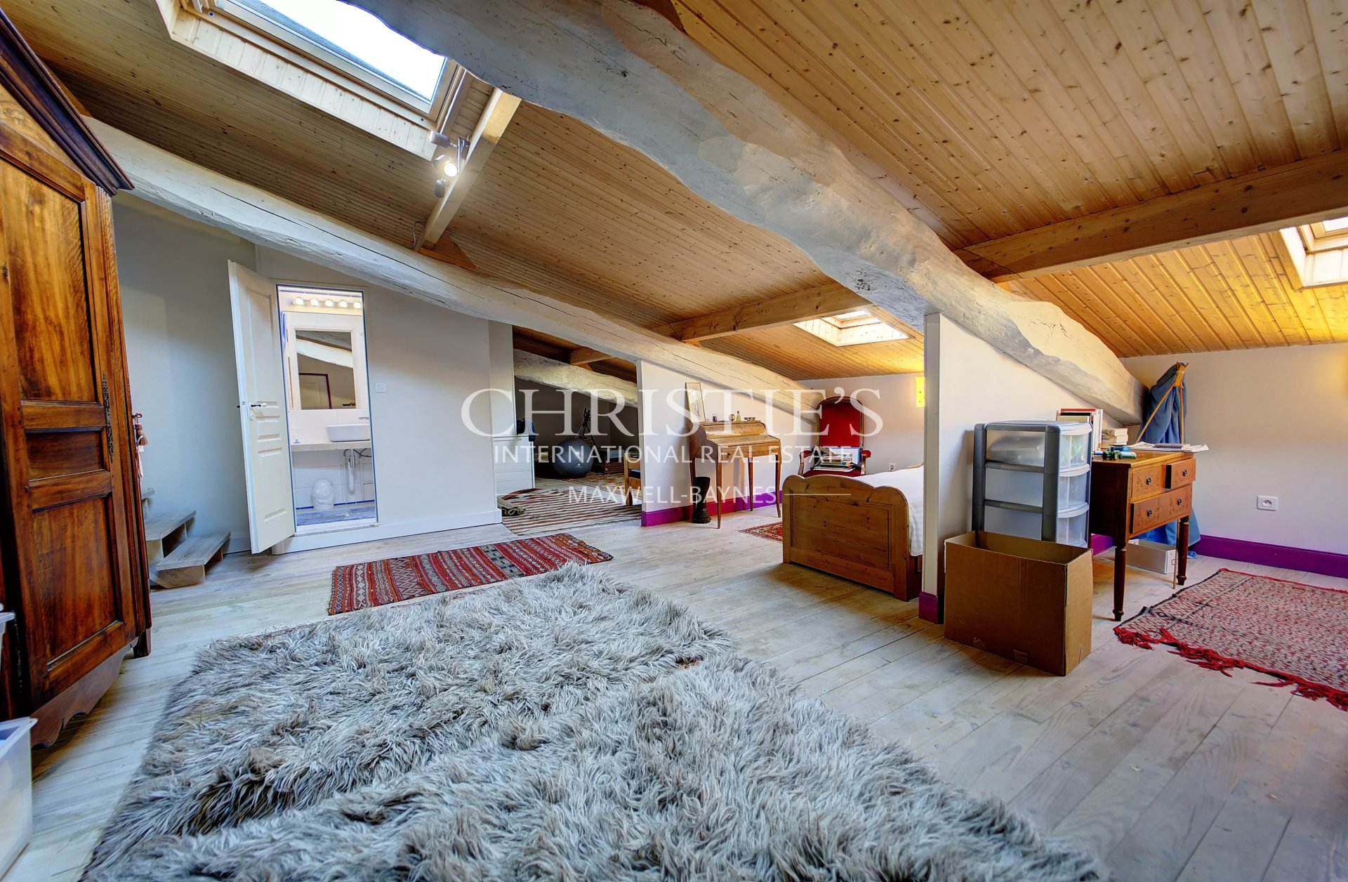 8 Bedroom Villa/Townhouse's Image 12
