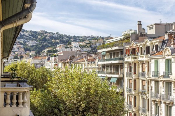 Designer loft on the top floor of an elegant bourgeois building – Libération district — photo 4