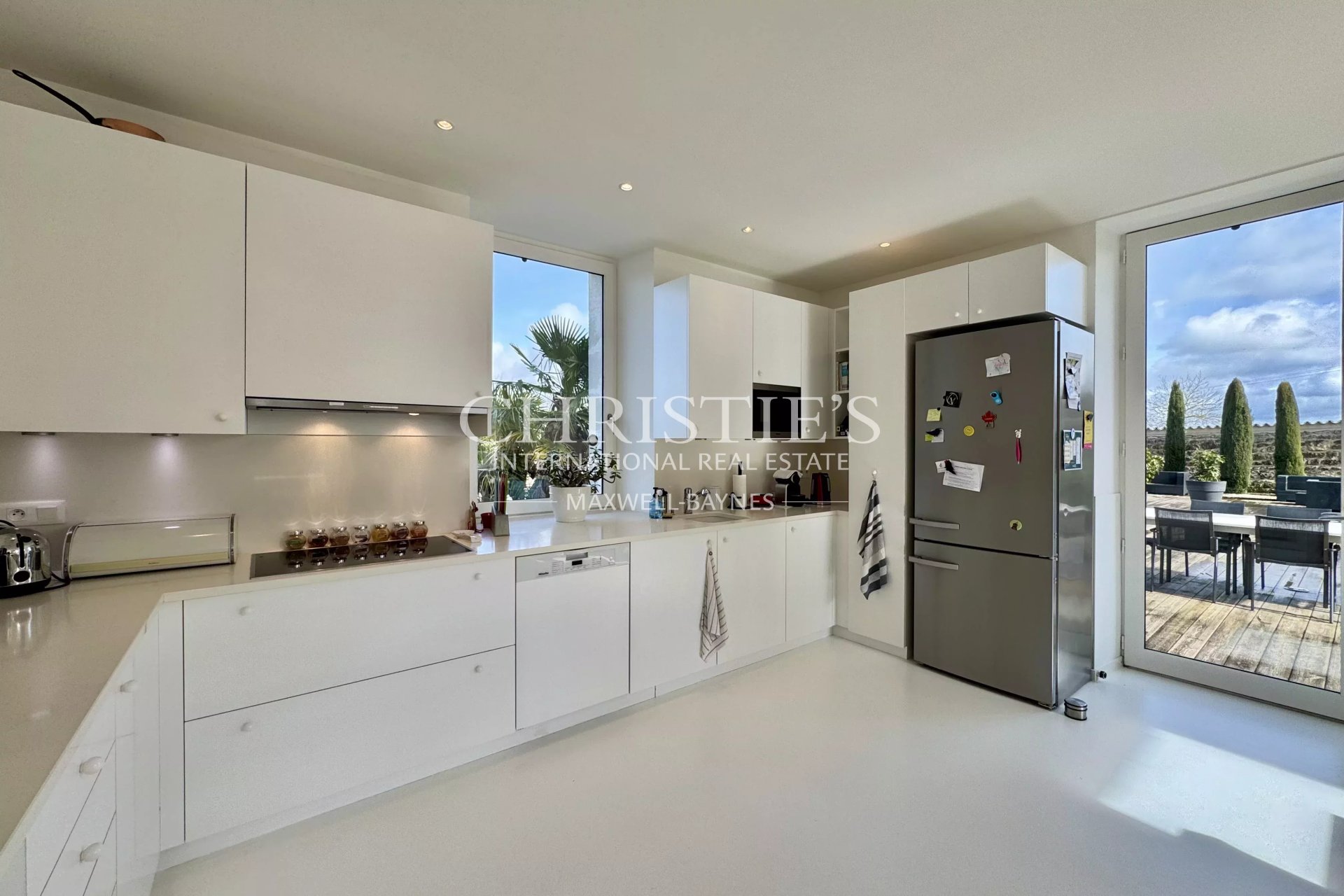6 Bedroom Villa/Townhouse's Image 7