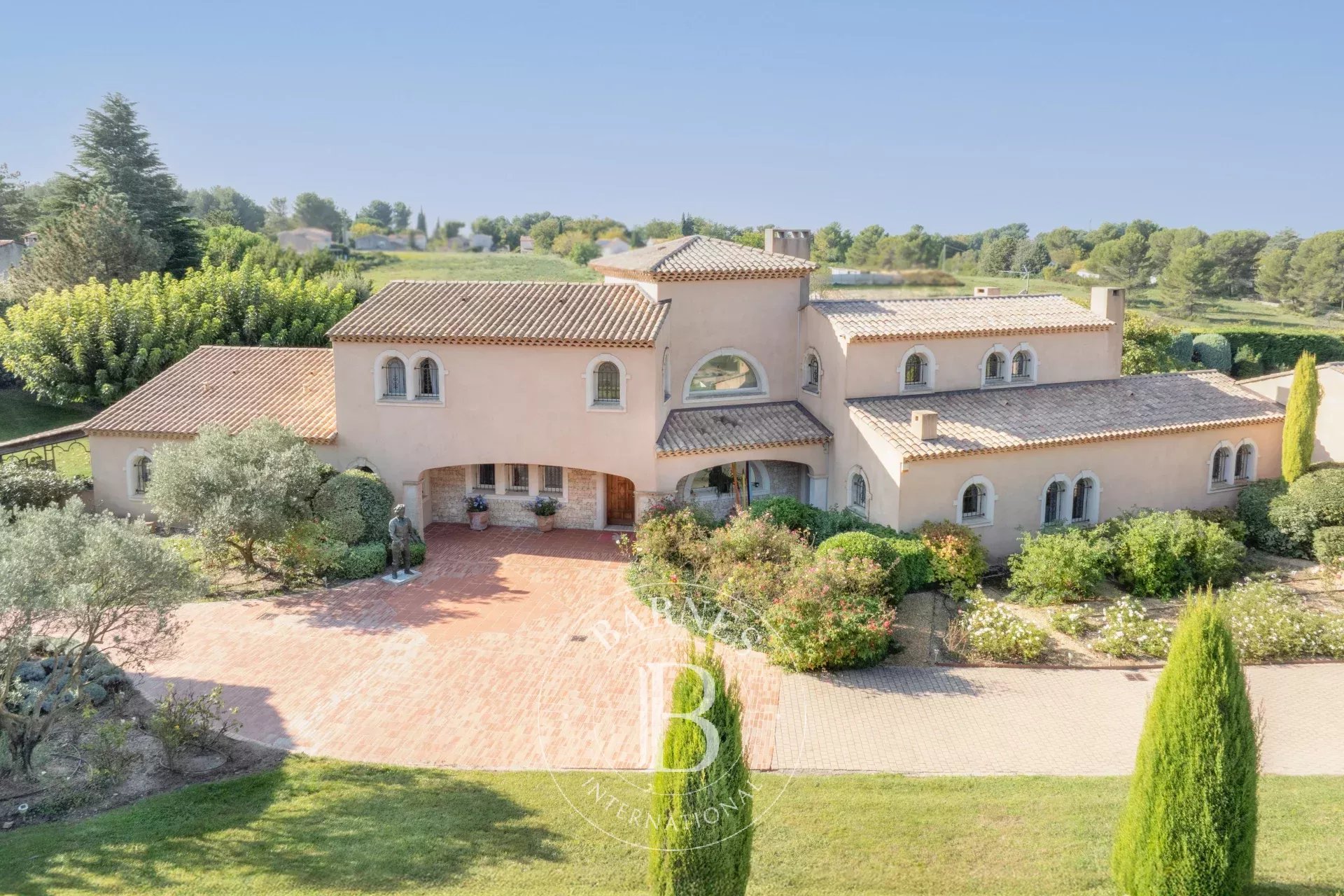 AIX-EN-PROVENCE NORD – MAISON D’ARCHITECTE 465 M² – 6 CHAMBRES EN SUITE – PARC 1,15 HA – PISCINE