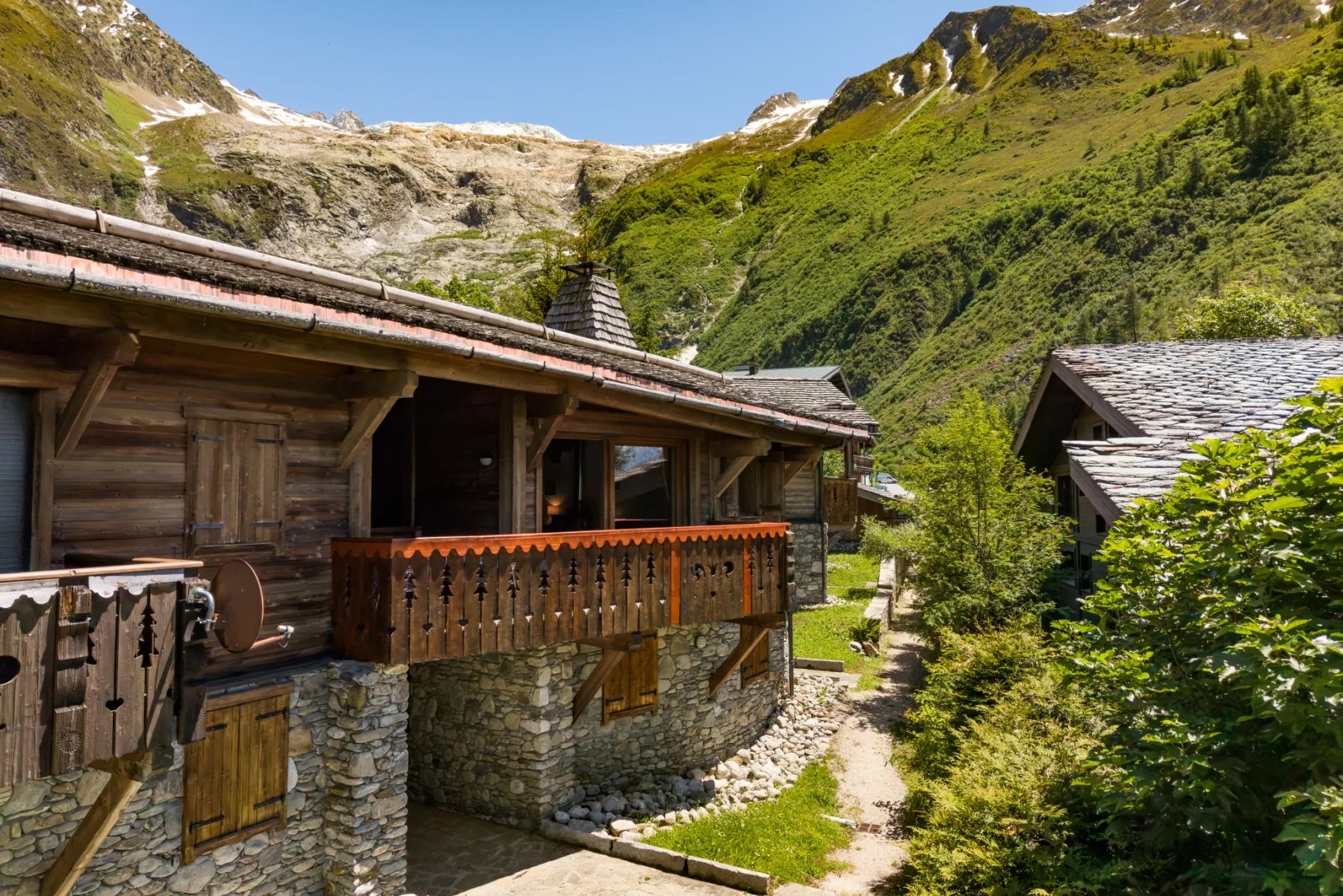 Photo of CHAMONIX - 4 bedroom chalet at the foot of the piste