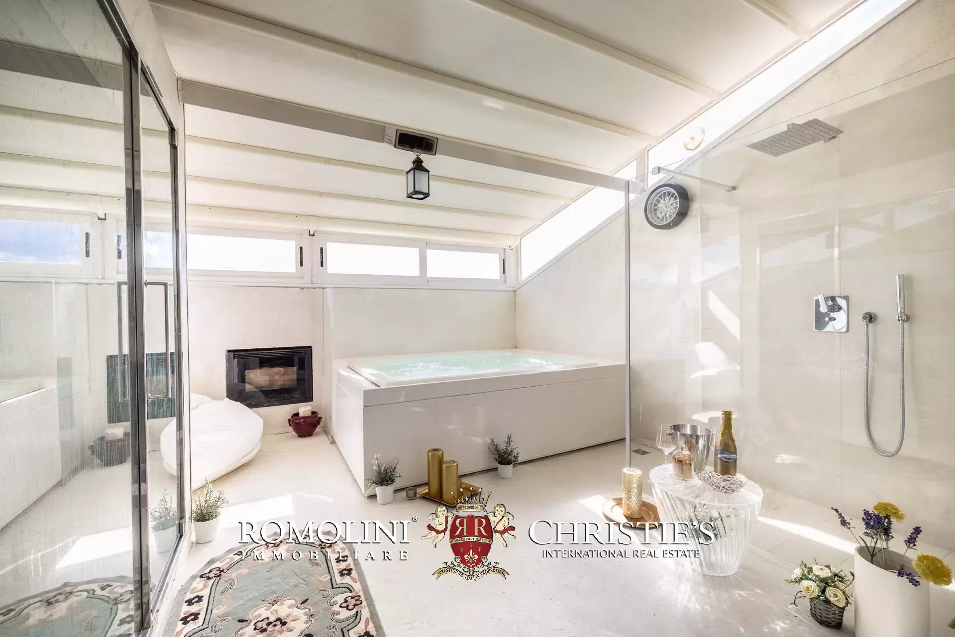 15 Bedroom Villa/Townhouse's Image 78
