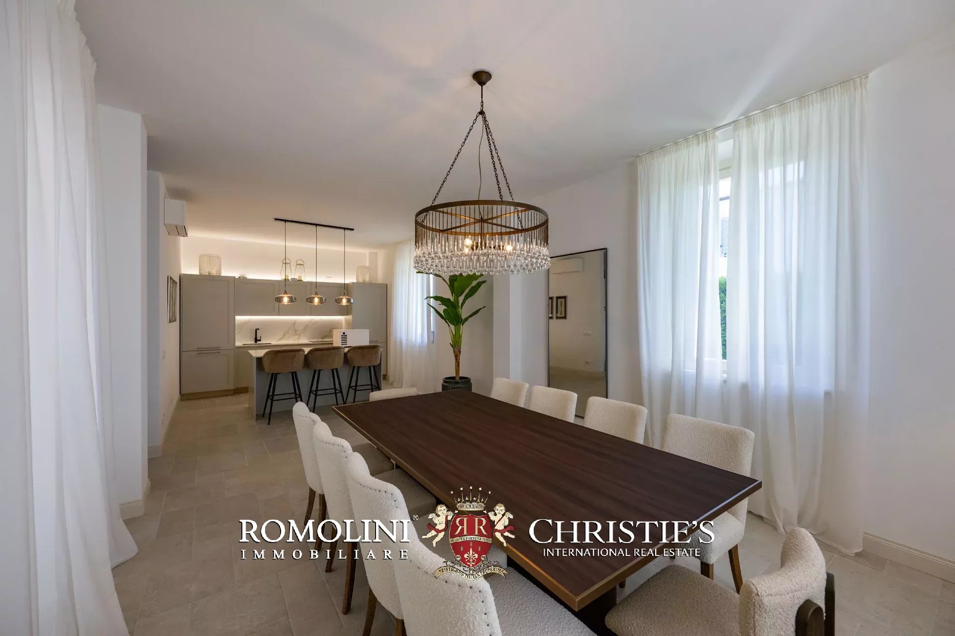 6 Bedroom Villa/Townhouse's Image 27
